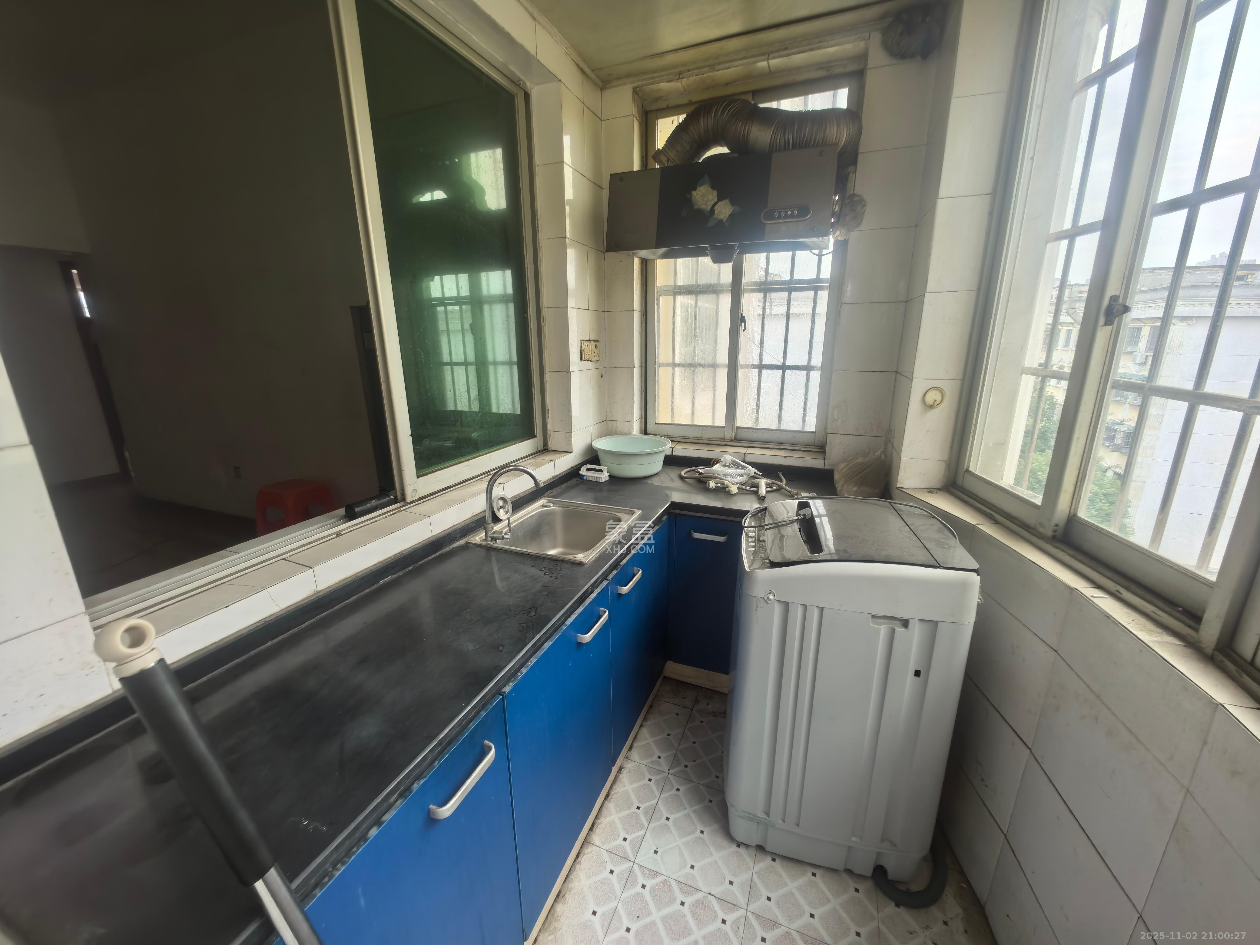 中南汽车世界 4室2厅1卫 1800.0元/月 中南汽车世界 4室2厅1卫 1800.0元/月室内图