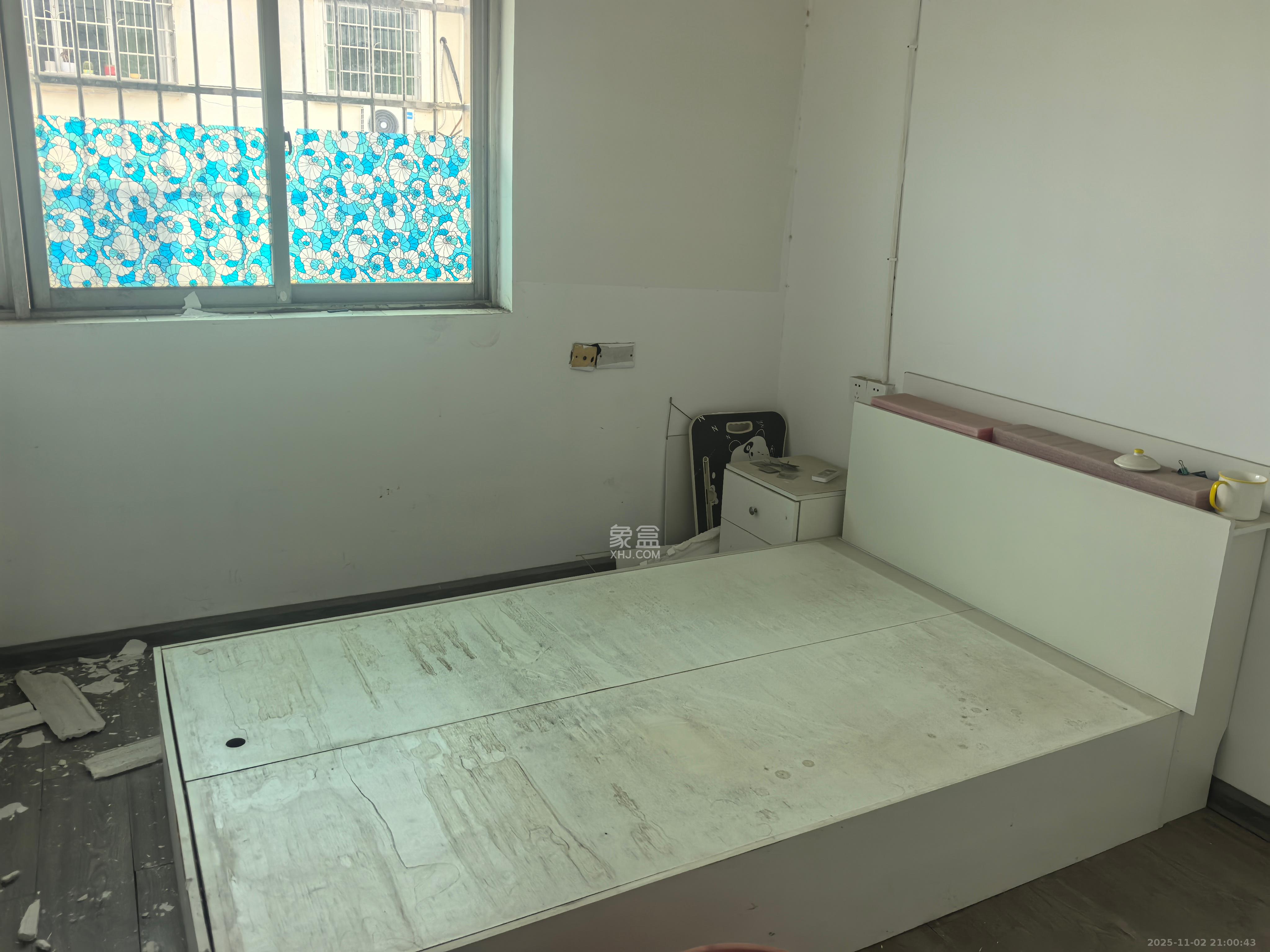 中南汽车世界  4室2厅1卫    1800.0元/月室内图