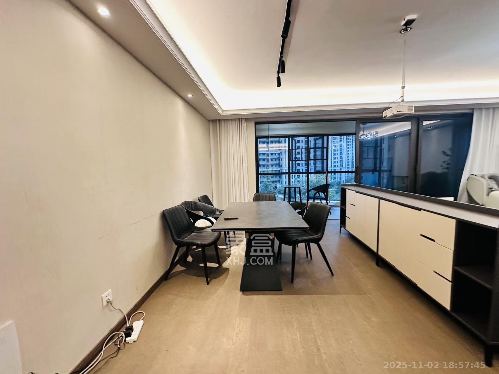 新力铂园（江山云著）  4室2厅2卫    5300.0元/月室内图