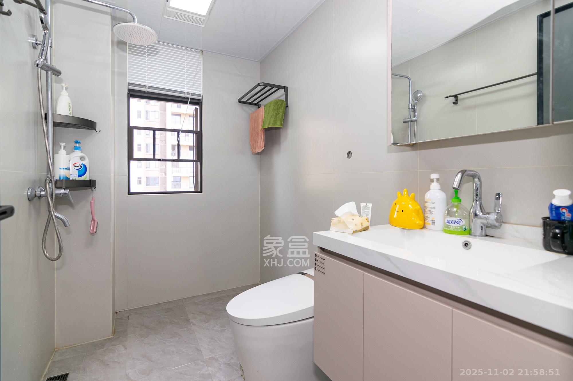 大汉汉府一期 4室2厅2卫 100.0万 大汉汉府一期 4室2厅2卫 100.0万卫生间