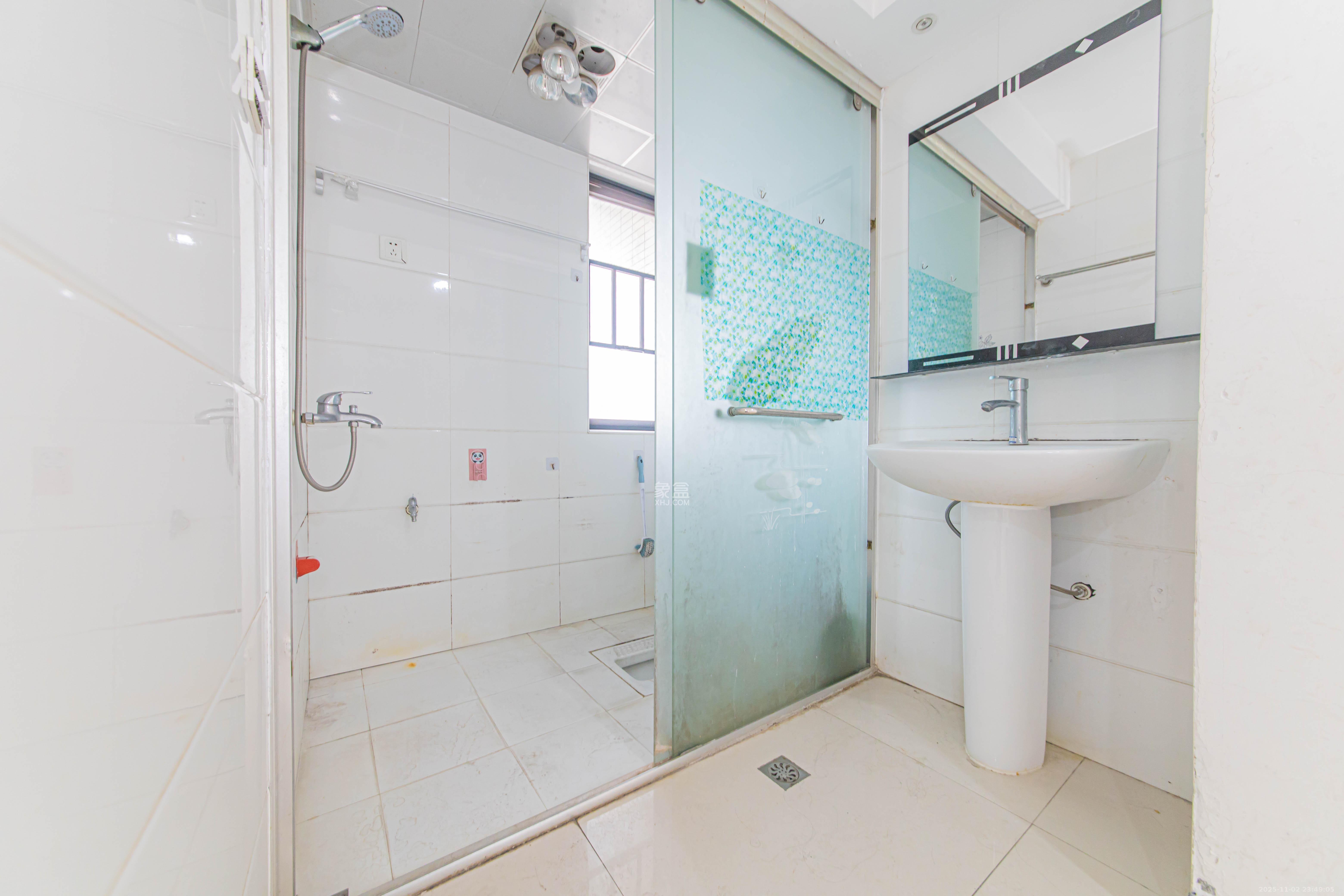 中信文化广场(中信新城二期) 3室2厅1卫 52.8万 中信文化广场(中信新城二期) 3室2厅1卫 52.8万卫生间