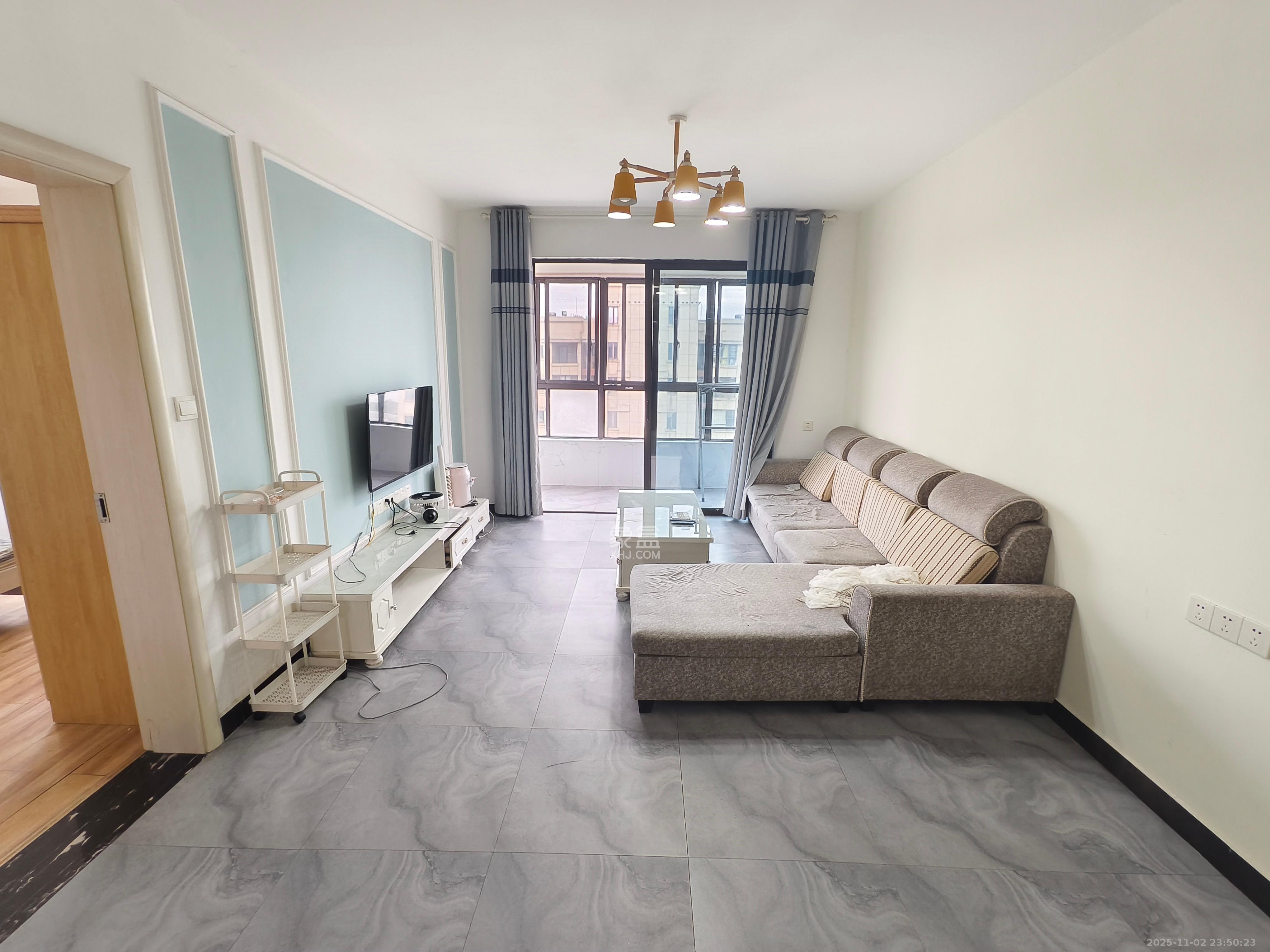 山语城三期  3室2厅1卫    1800.0元/月室内图