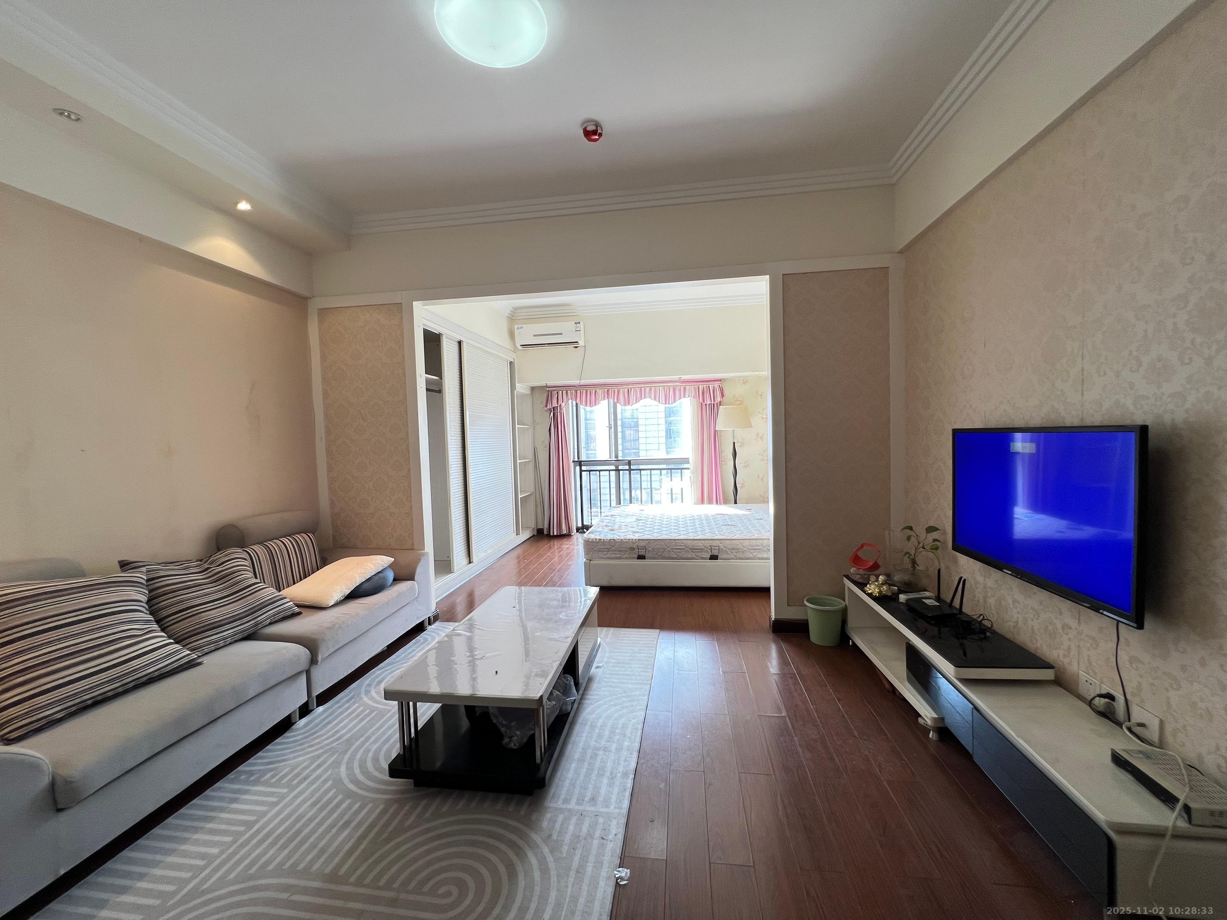 西子一间  1室1厅1卫    1600.0元/月