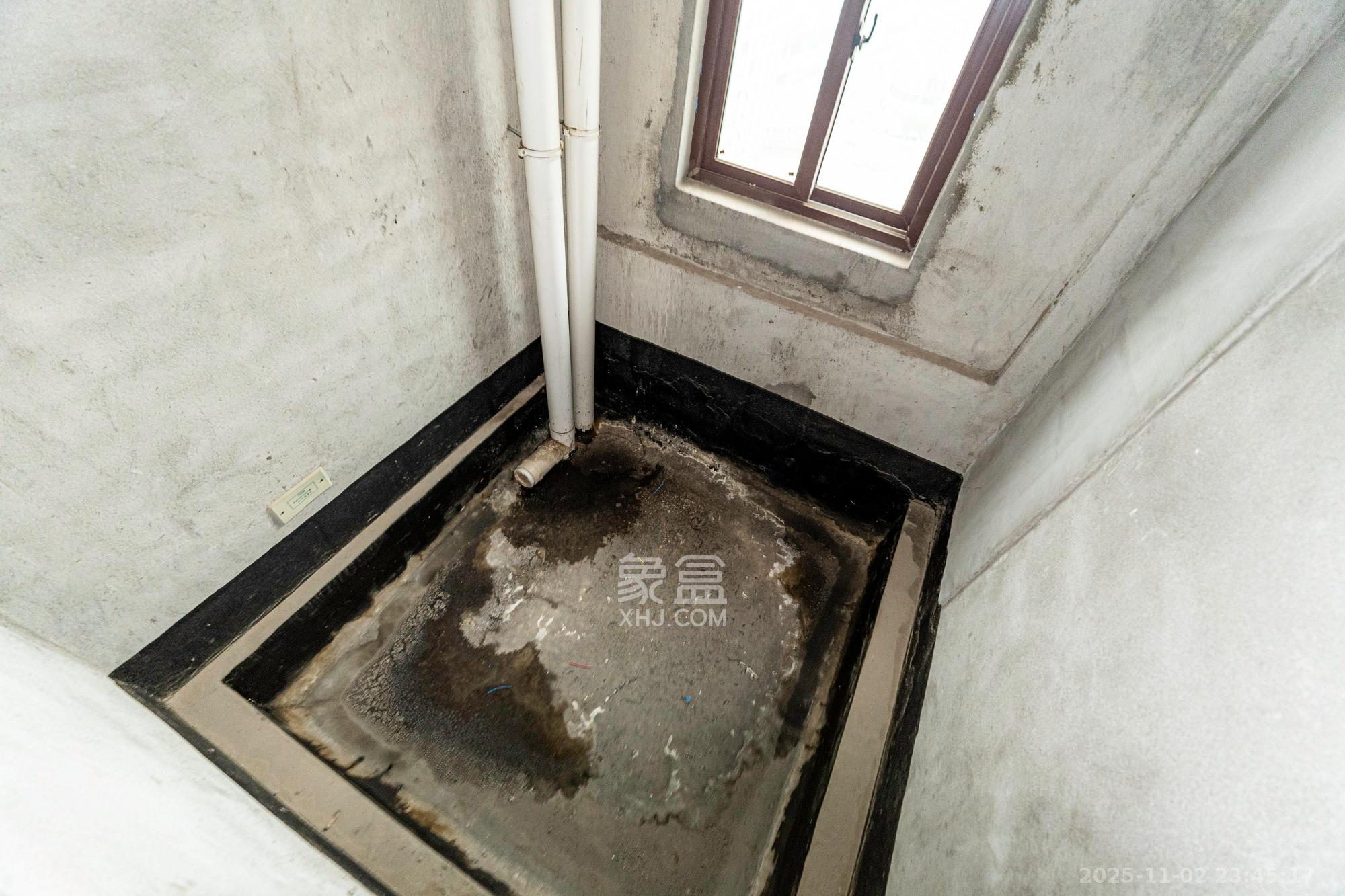 东方美地  4室2厅2卫    68.0万卫生间