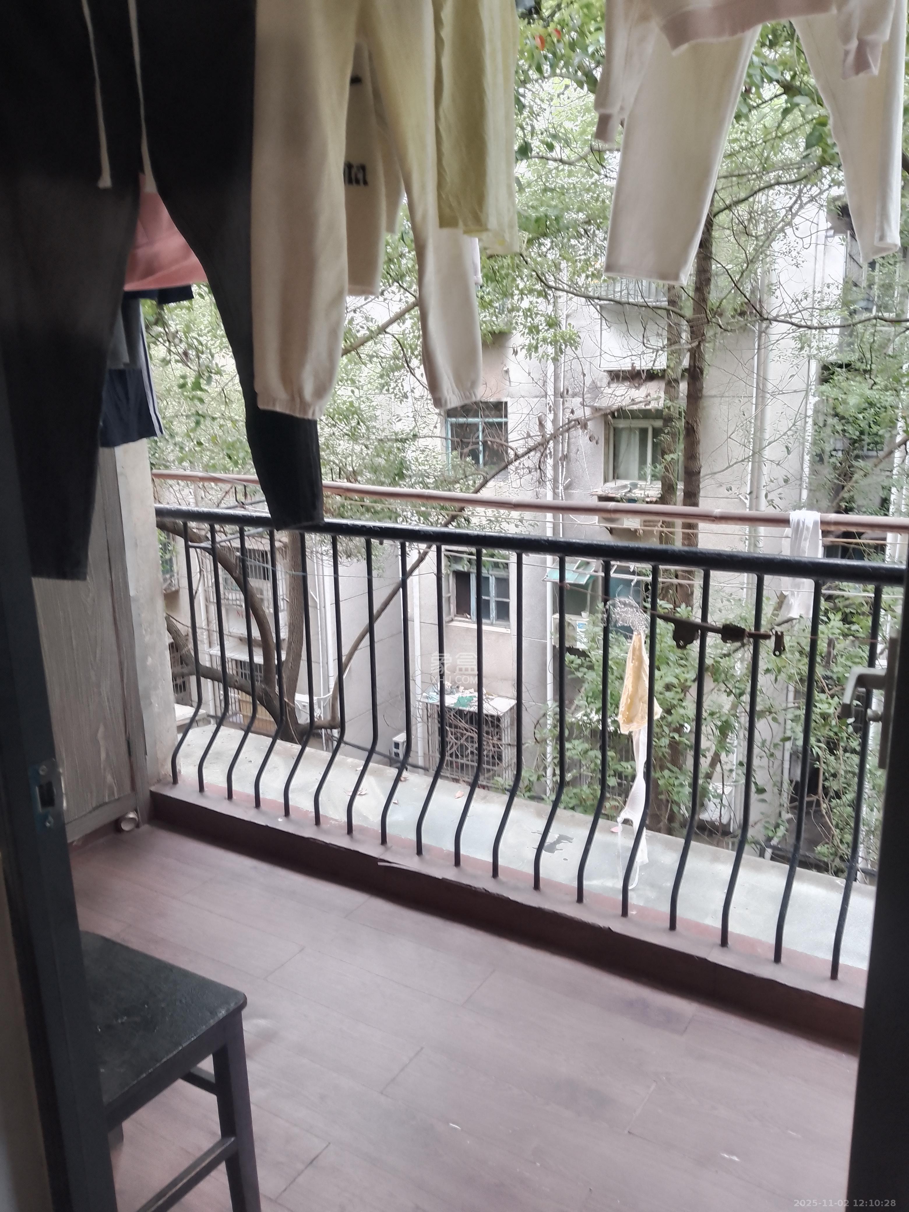 向东南社区 2室1厅1卫 1500.0元/月 向东南社区 2室1厅1卫 1500.0元/月室内图