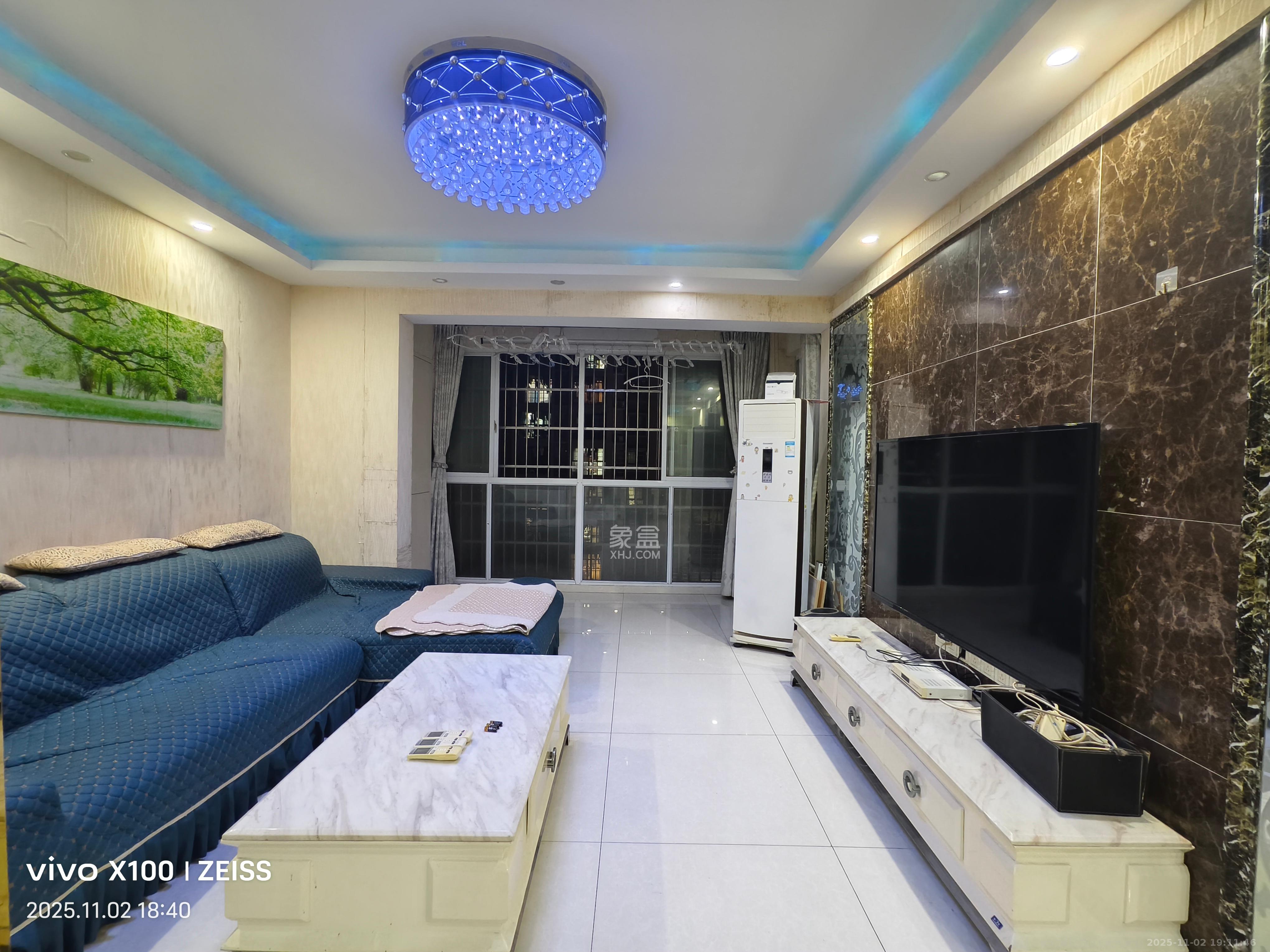 紫云阁  3室2厅2卫    2000.0元/月