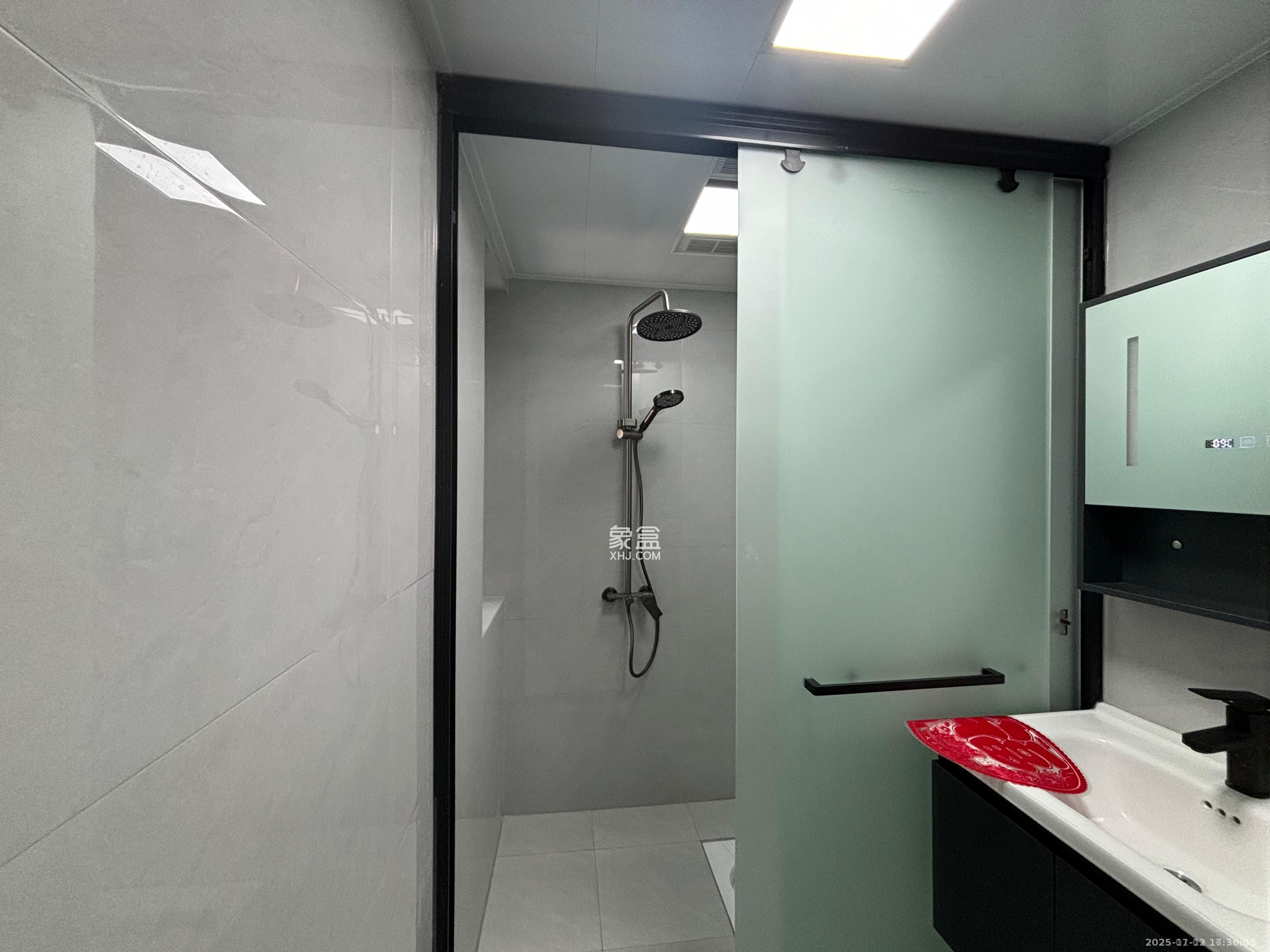 天下一家  3室2厅1卫    2900.0元/月室内图