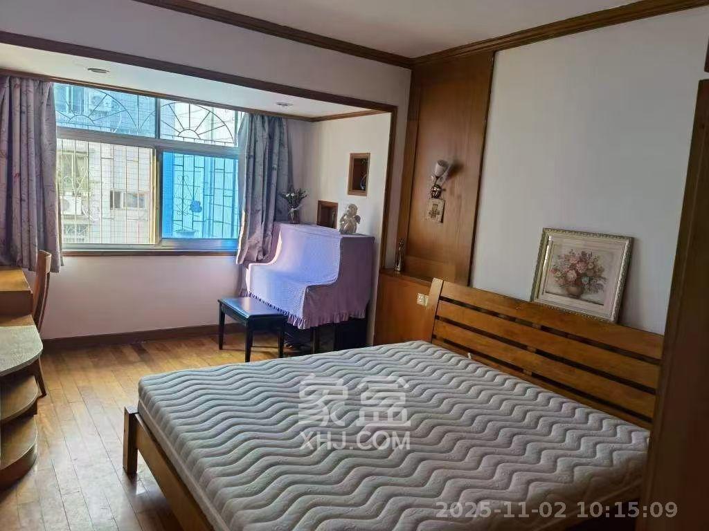 文艺公寓  4室2厅2卫    3200.0元/月室内图