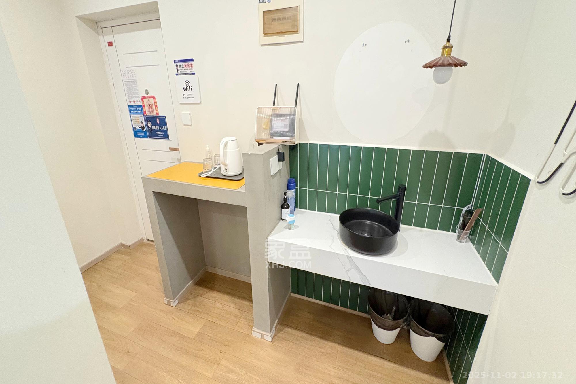 中天广场  1室1厅1卫    52.6万客厅