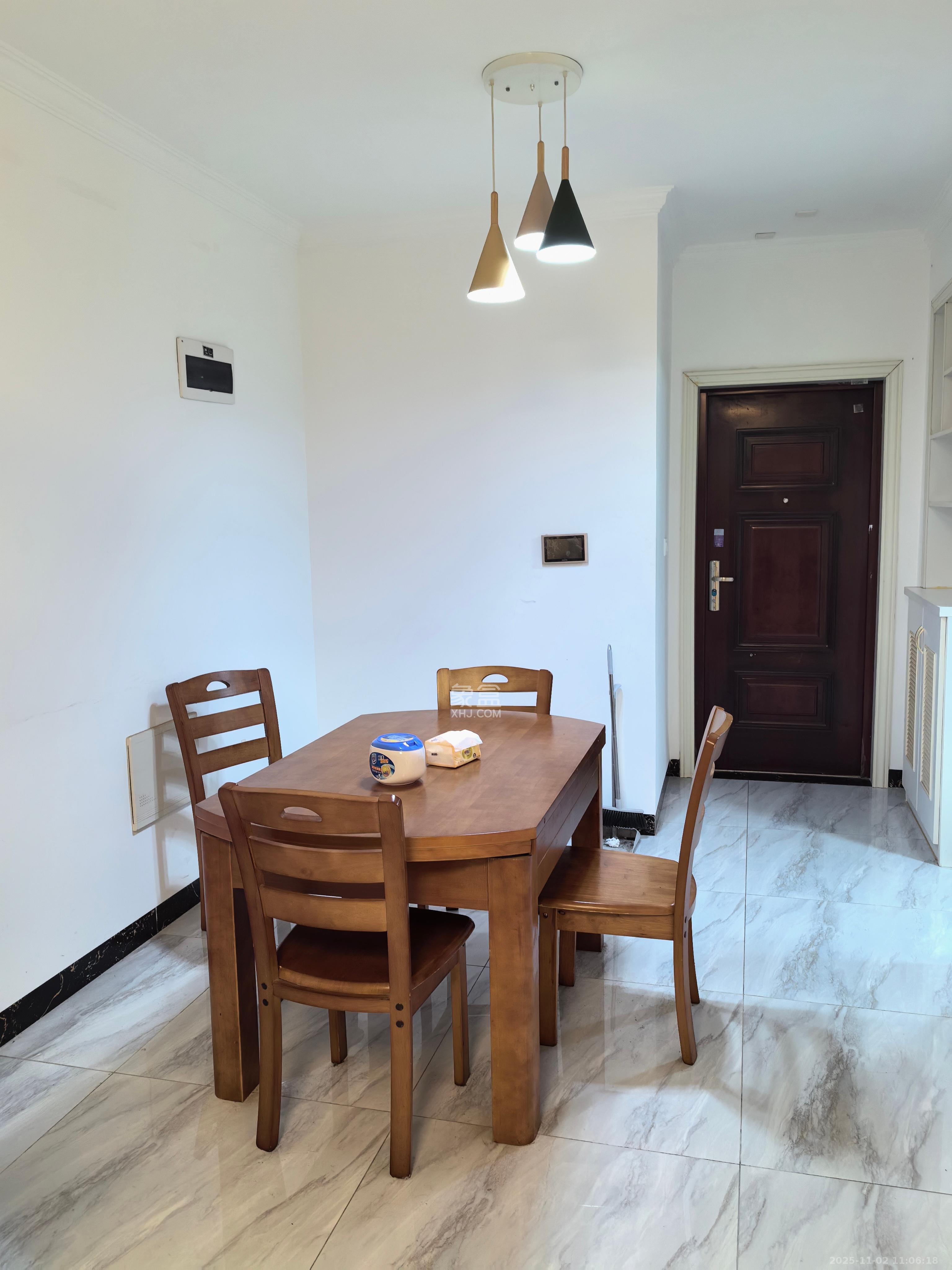 绿地香树花城  3室2厅1卫    1500.0元/月室内图