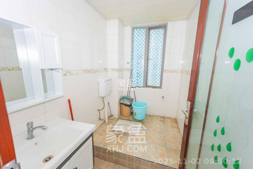 建鸿达华都（华都小户型及大华写字楼）  4室2厅3卫    5000.0元/月室内图