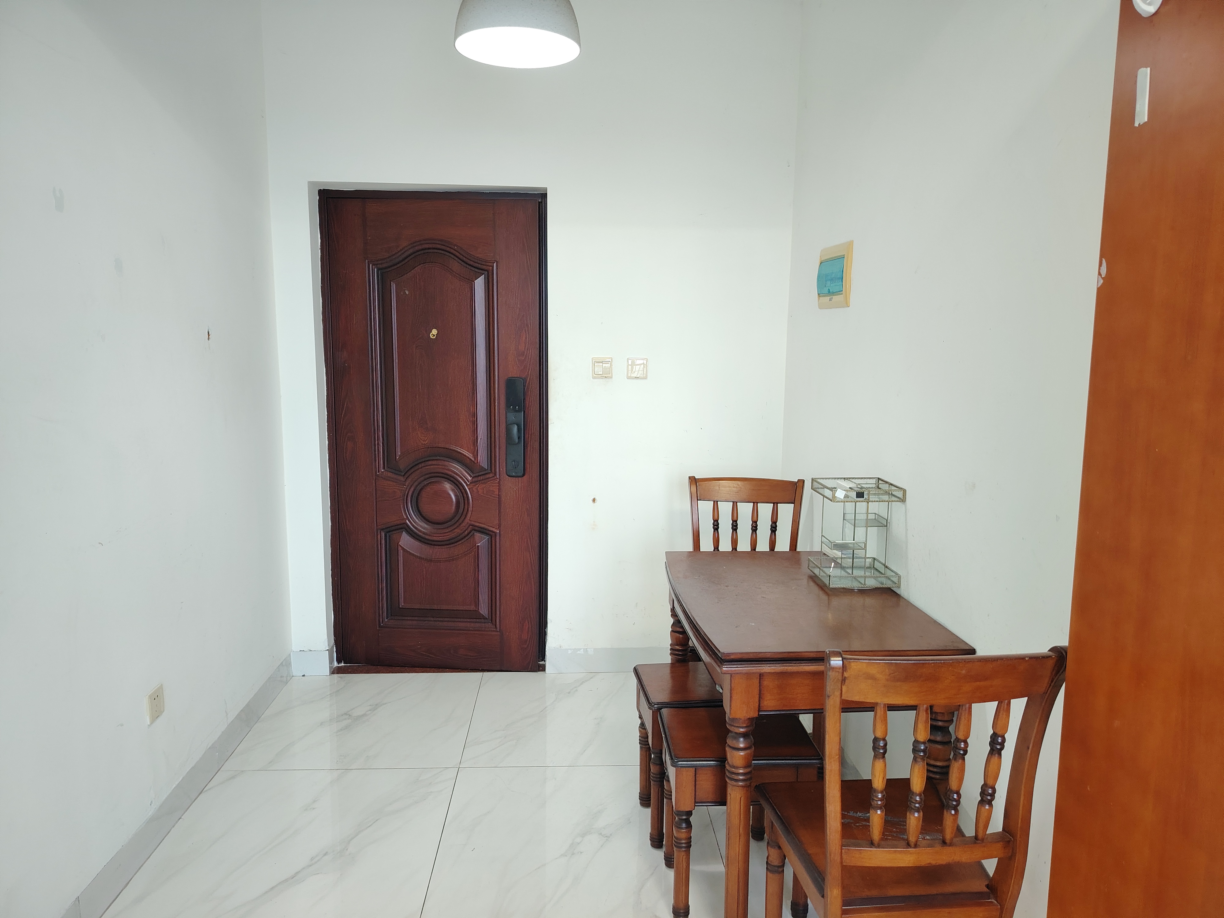 鑫海华庭  1室1厅1卫    1600.0元/月室内图