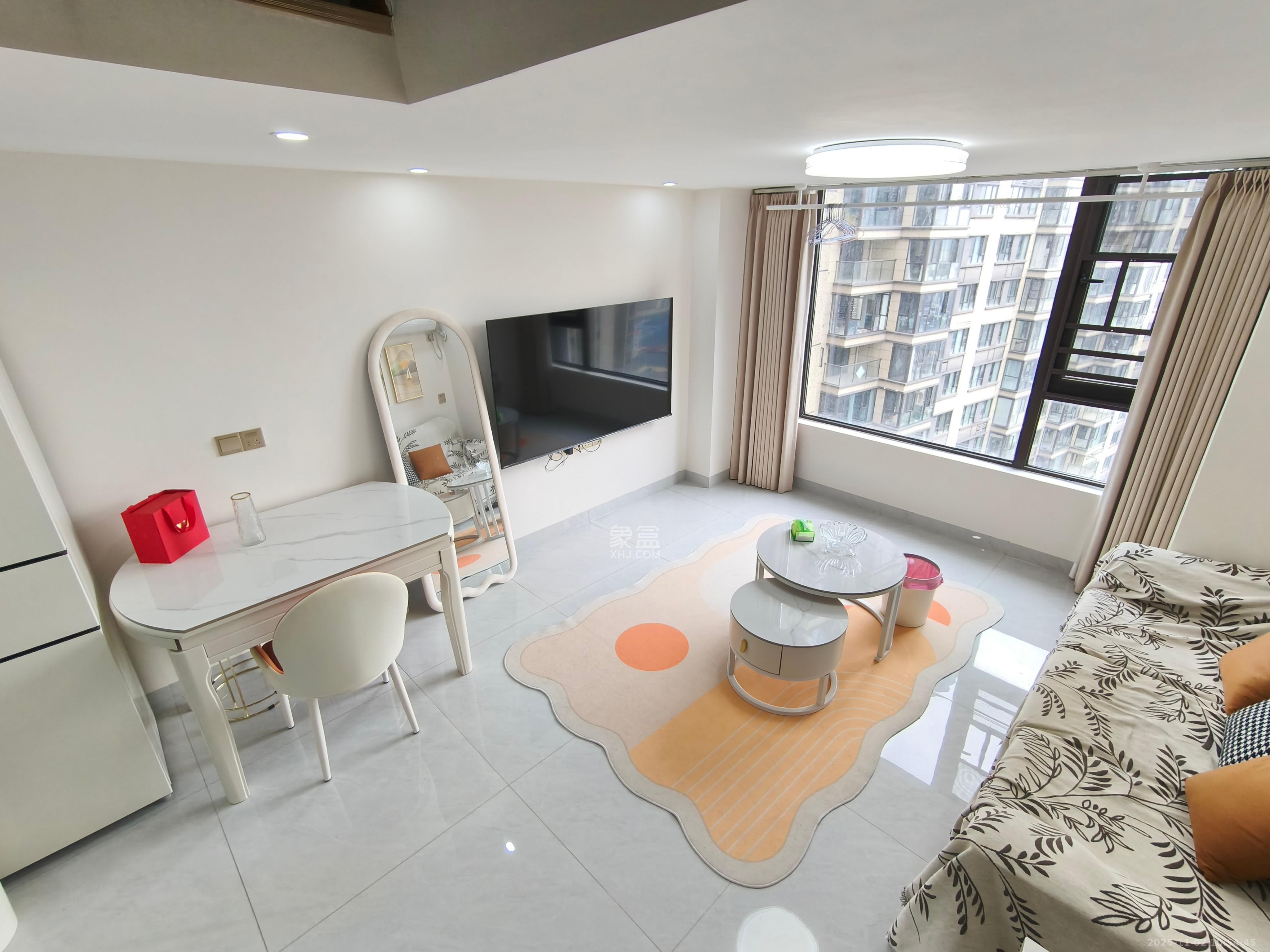 南益名士豪庭  2室1厅1卫    2500.0元/月