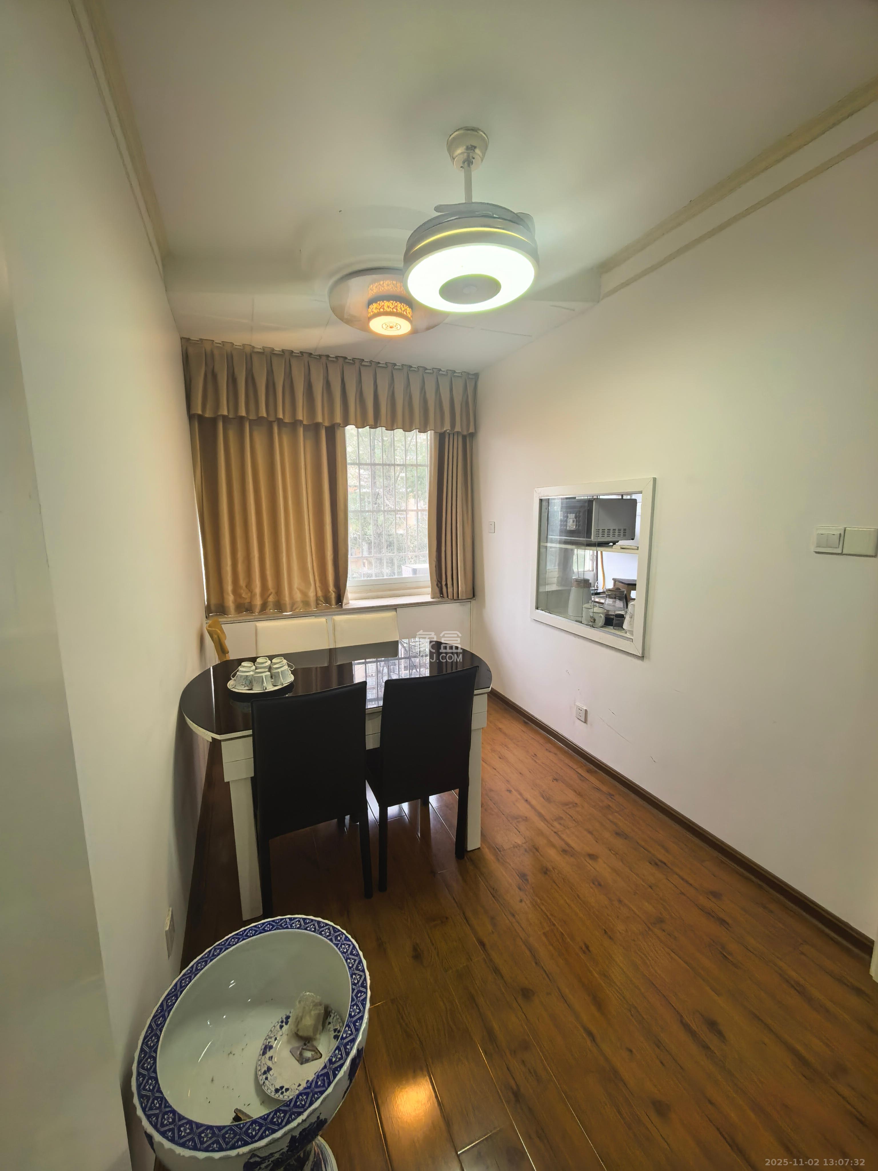 二机小区  2室2厅1卫    1800.0元/月室内图