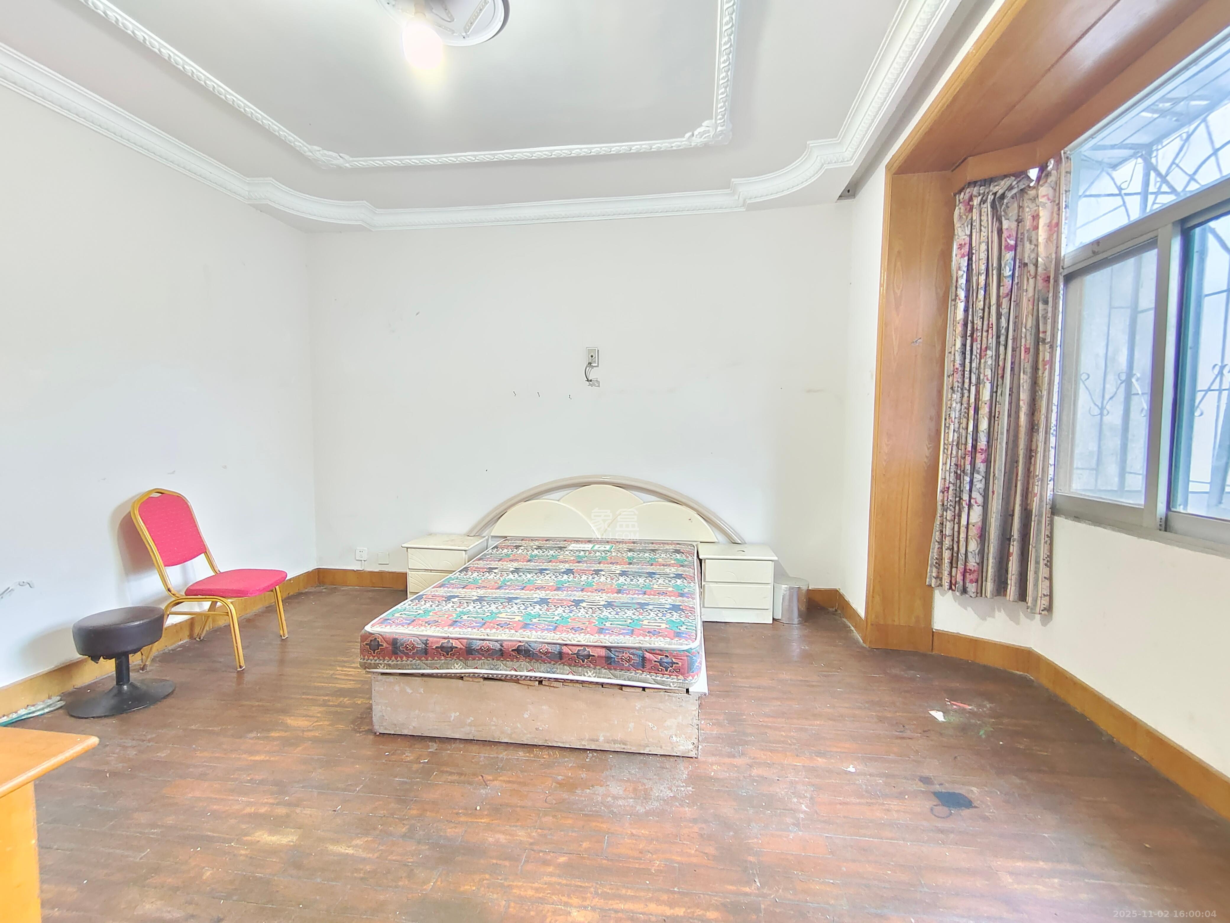 魏家坡机关小区  4室2厅1卫    2500.0元/月室内图