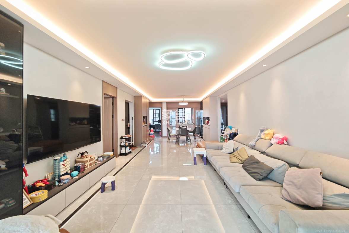 龙湖日盛奕境 4室2厅2卫 135.0万 龙湖日盛奕境 4室2厅2卫 135.0万客厅