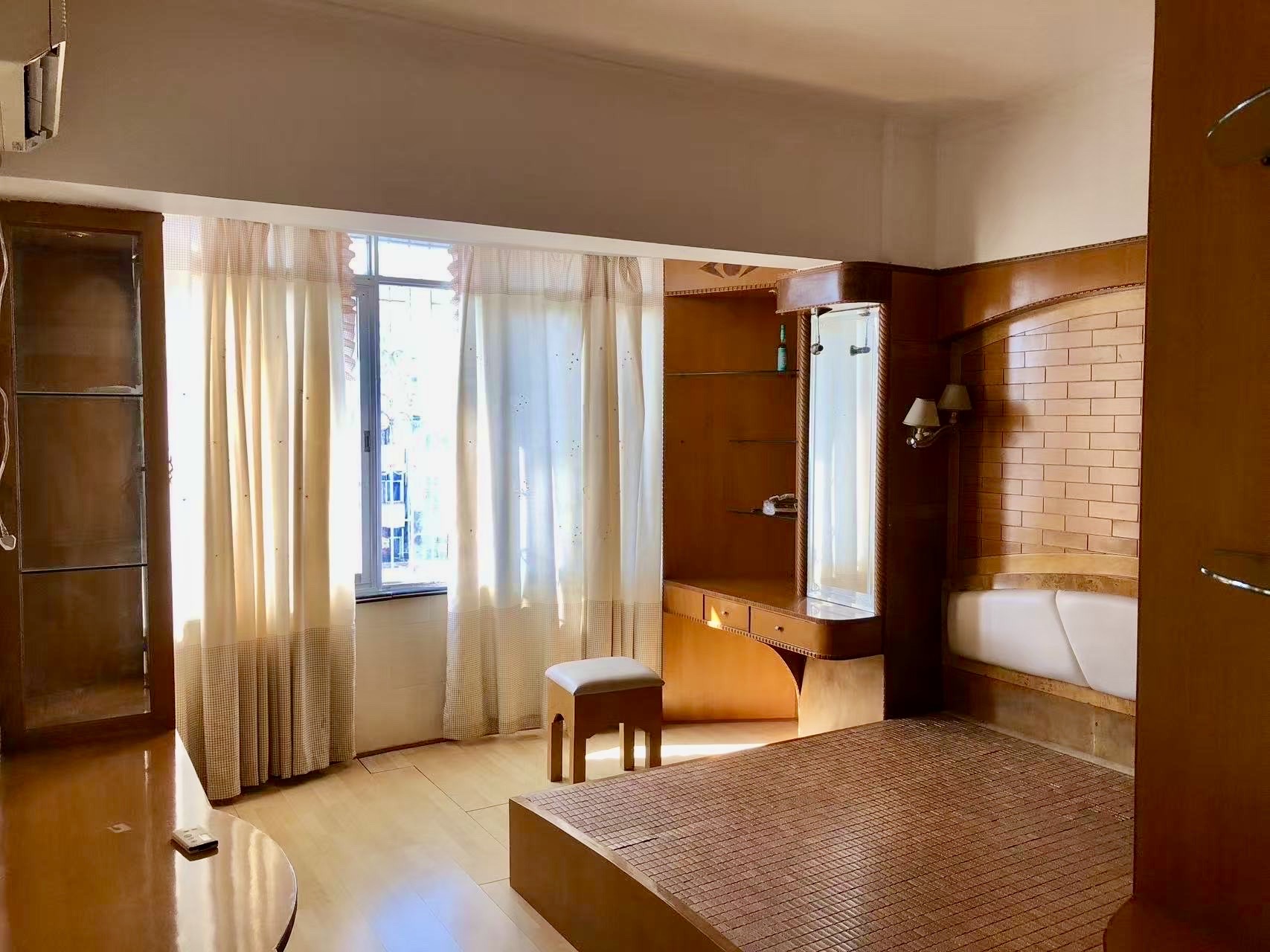 银库苑  3室2厅2卫    1600.0元/月