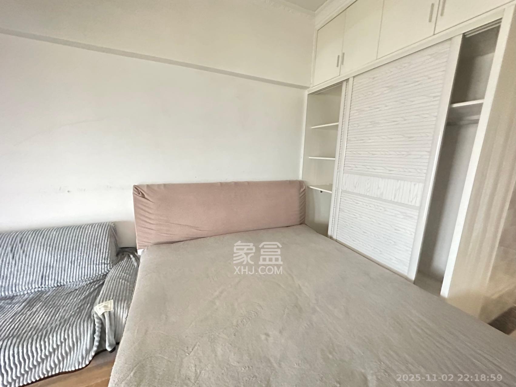 观湖公寓  1室1厅1卫    1500.0元/月 观湖公寓  1室1厅1卫    1500.0元/月室内图