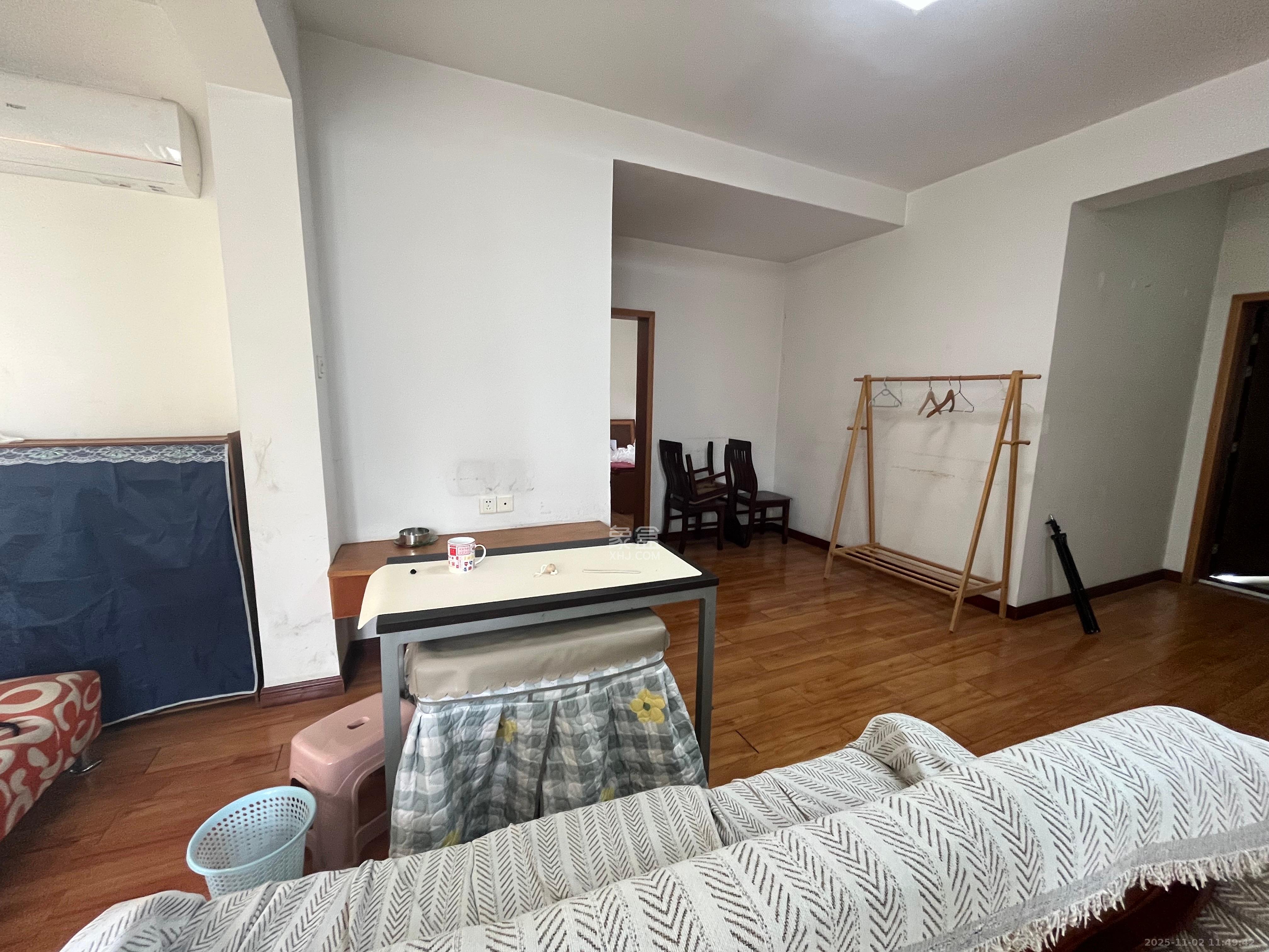 风华四季园  2室2厅1卫    2000.0元/月室内图