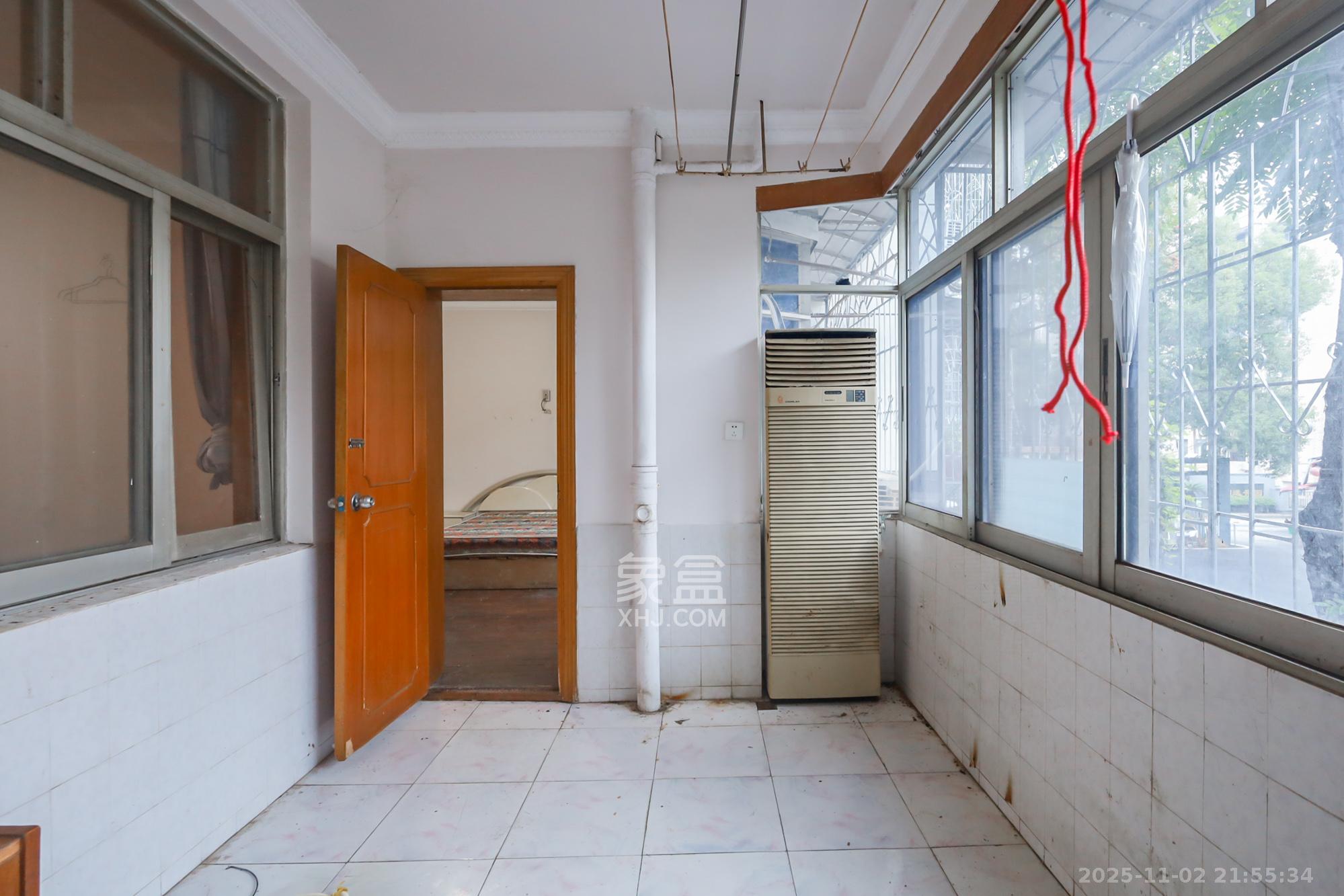 魏家坡机关小区 3室2厅2卫 118.0万 魏家坡机关小区 3室2厅2卫 118.0万阳台