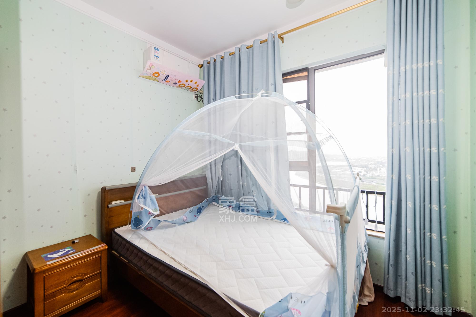 珠江郦城薰衣道  4室2厅2卫    138.0万卧室