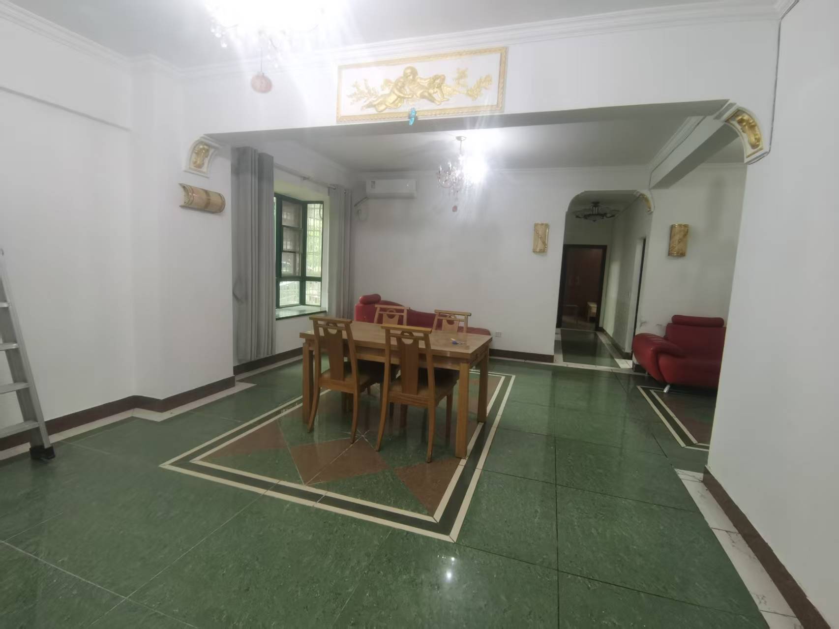 东盛名苑  3室2厅2卫    2800.0元/月