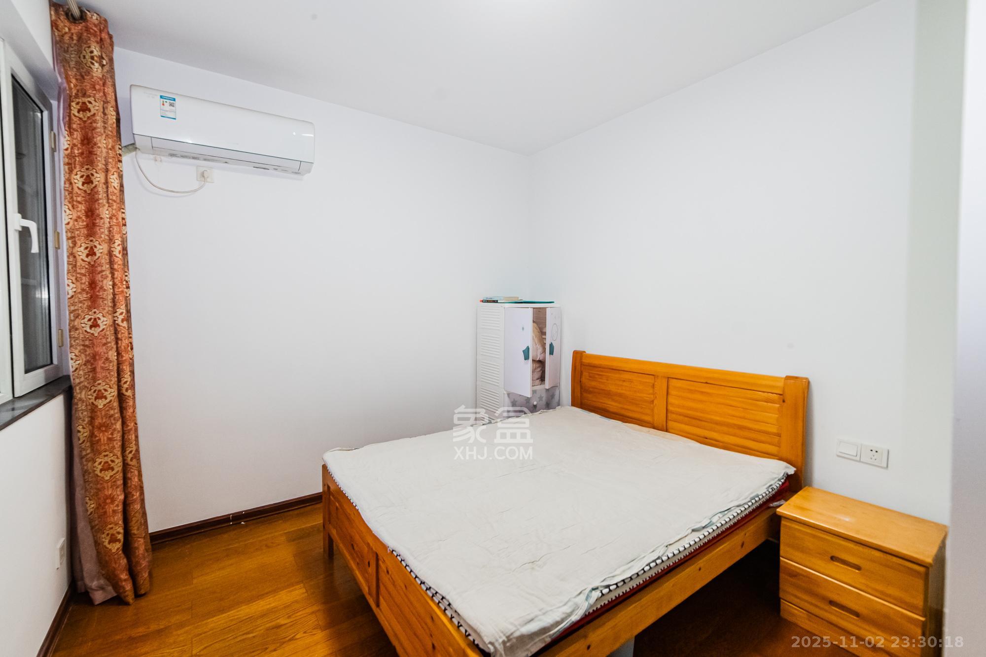 万国城（当代满庭春MOMA）二期  2室2厅1卫    75.0万卧室