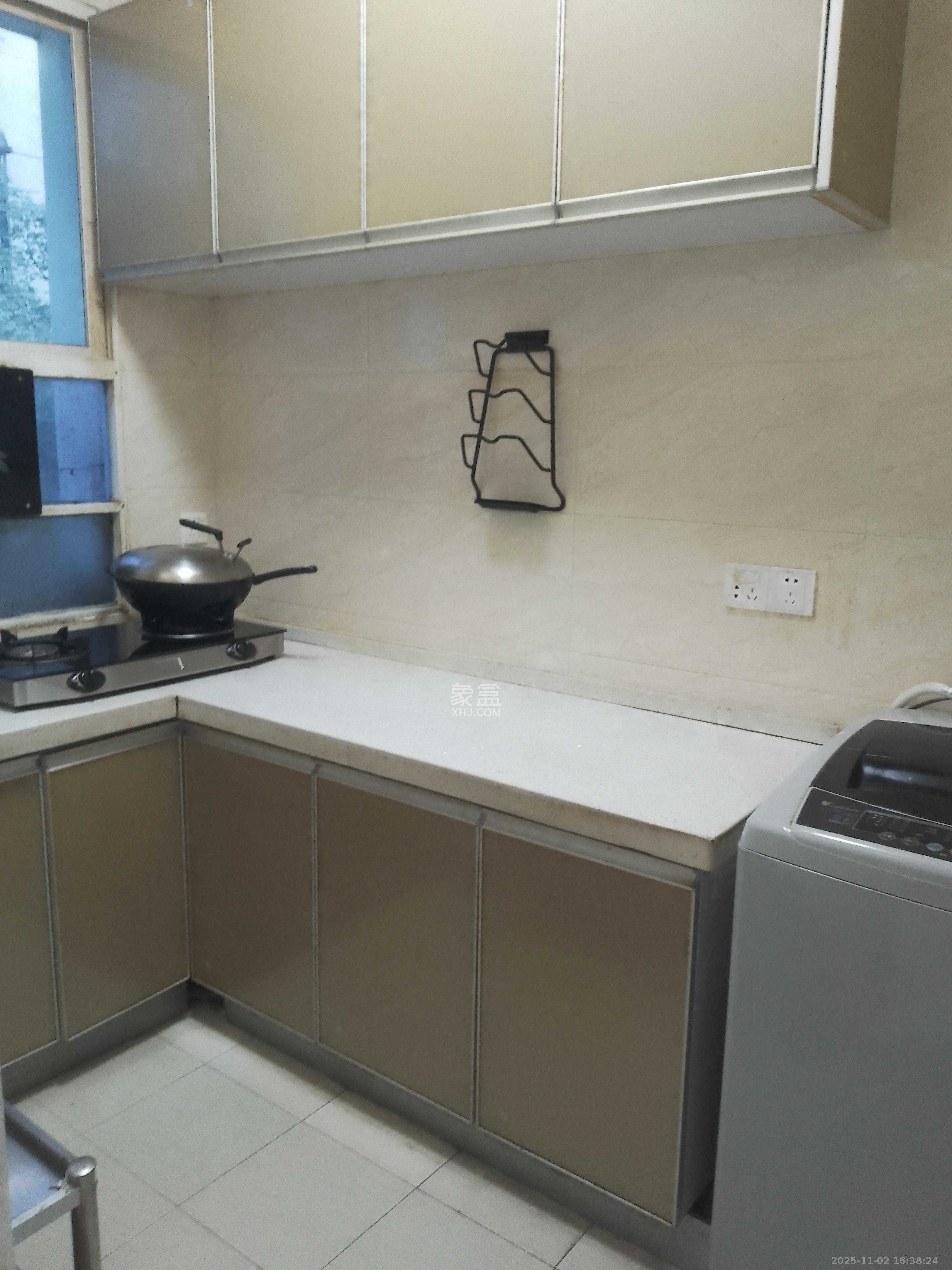 向东南社区  1室1厅1卫    1100.0元/月室内图