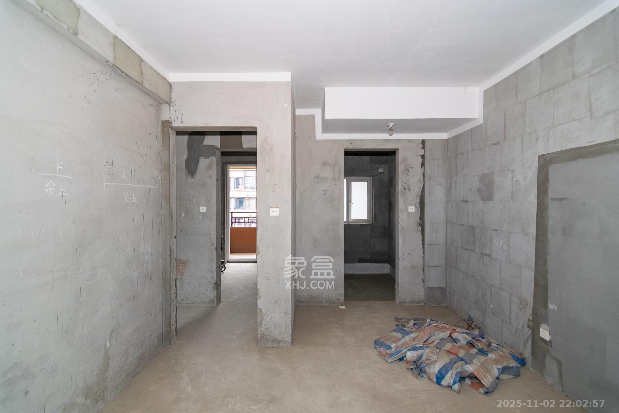 新城国际花都 5室2厅3卫 88.8万 新城国际花都 5室2厅3卫 88.8万卧室