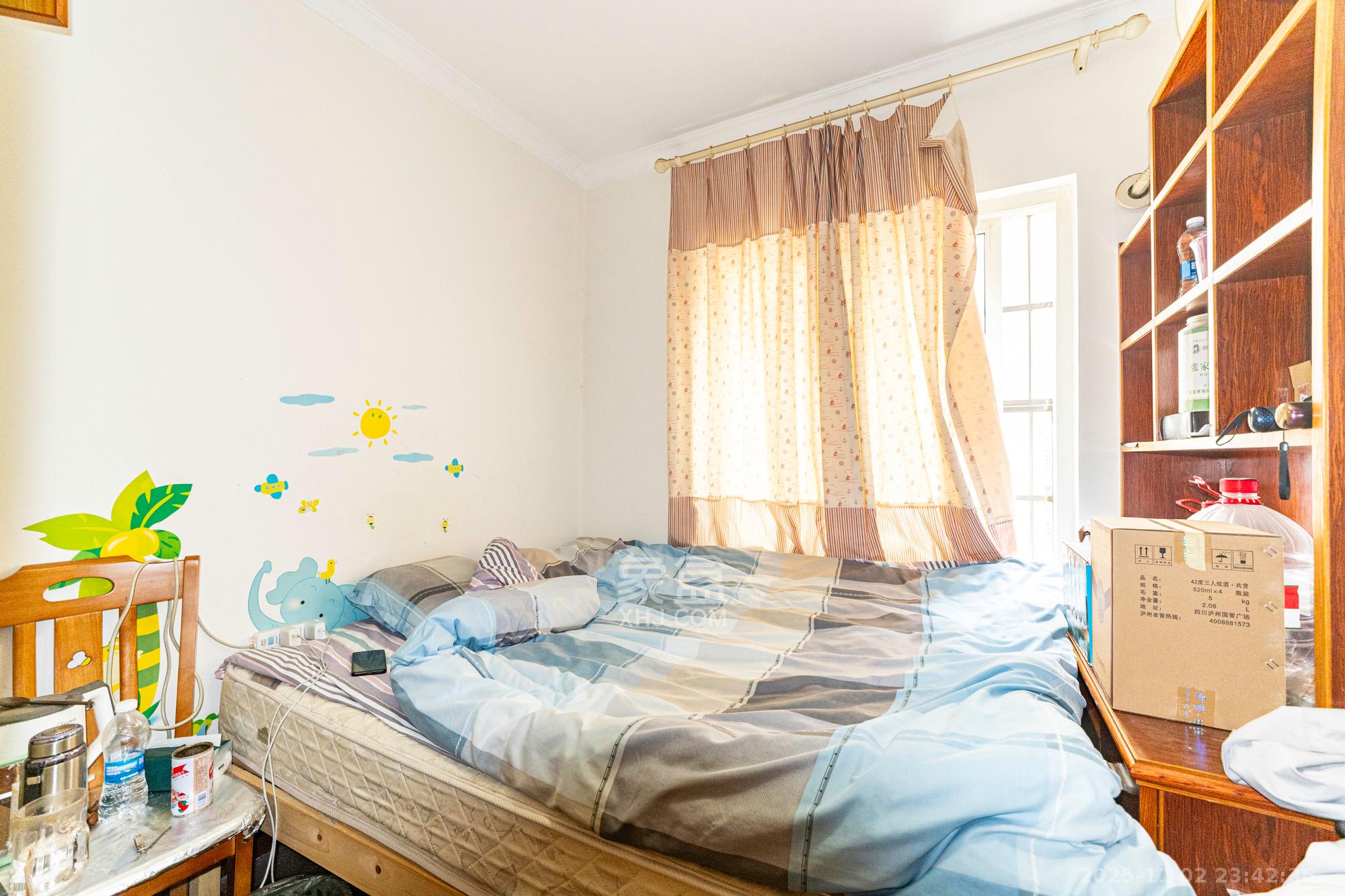 楚天世纪城东苑  1室2厅1卫    48.0万卧室