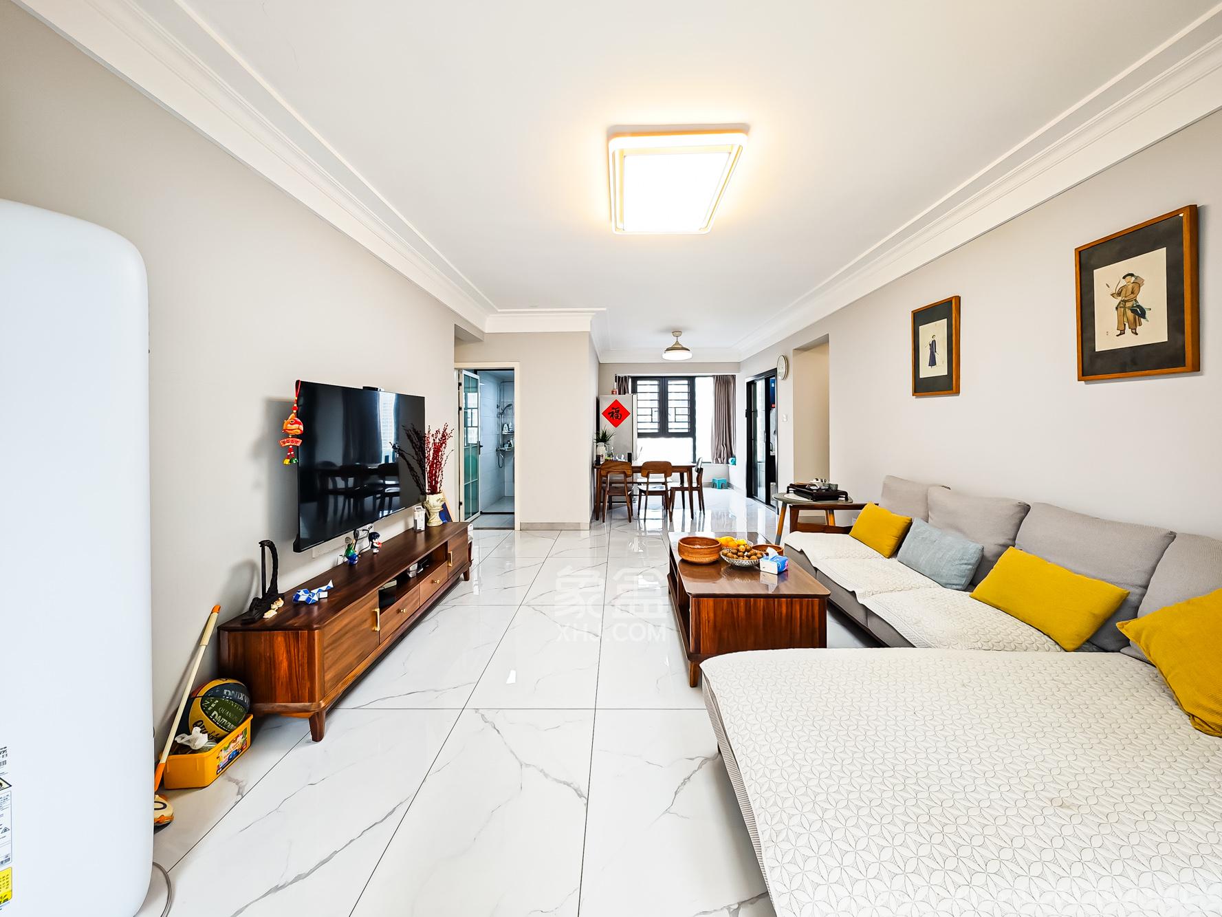 钱隆世家  4室2厅2卫    110.0万客厅