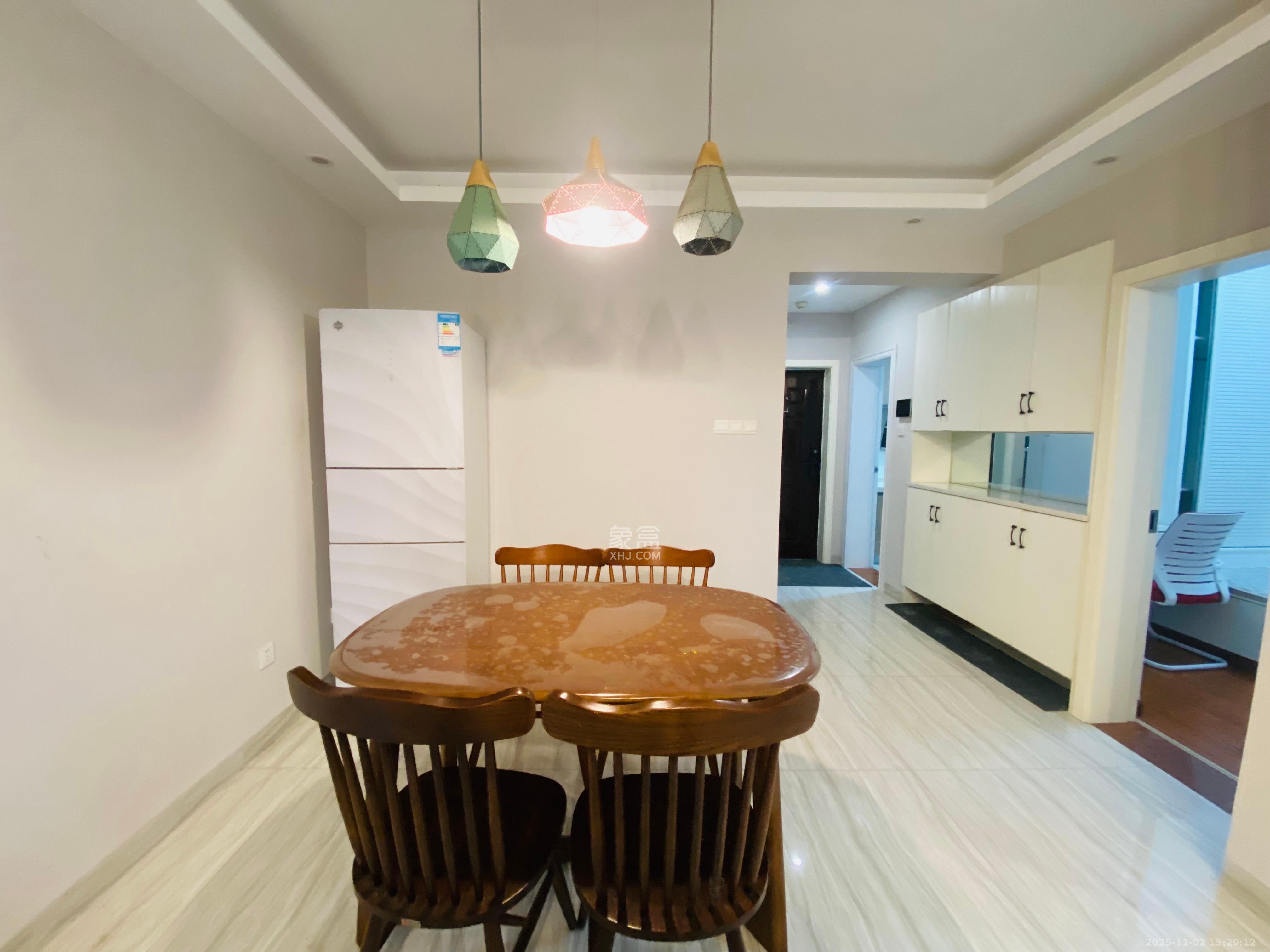 保利西海岸B区  2室2厅1卫    3200.0元/月室内图