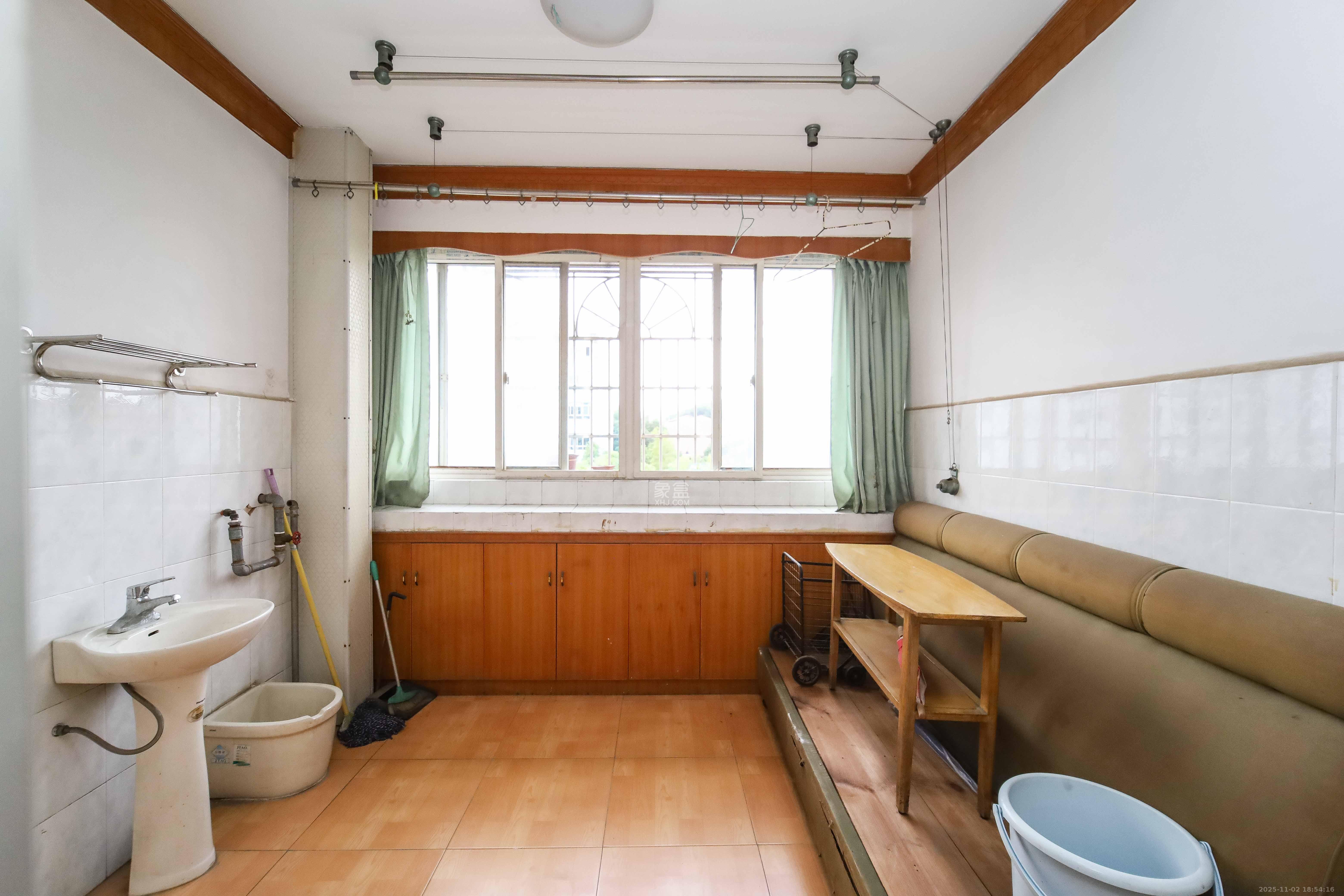 军队星火离退休干部休养所  3室2厅1卫    68.0万其他