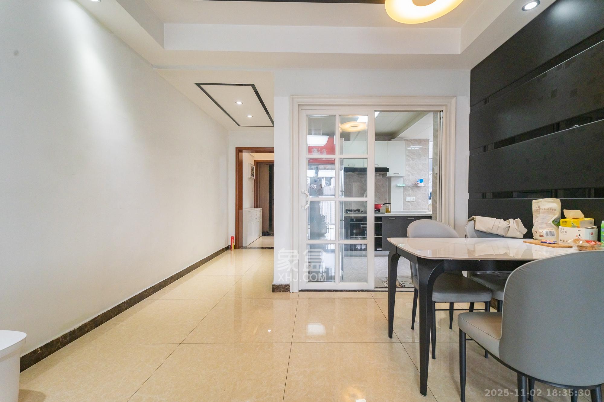 恒基凯旋门一二期  3室2厅1卫    65.0万客厅