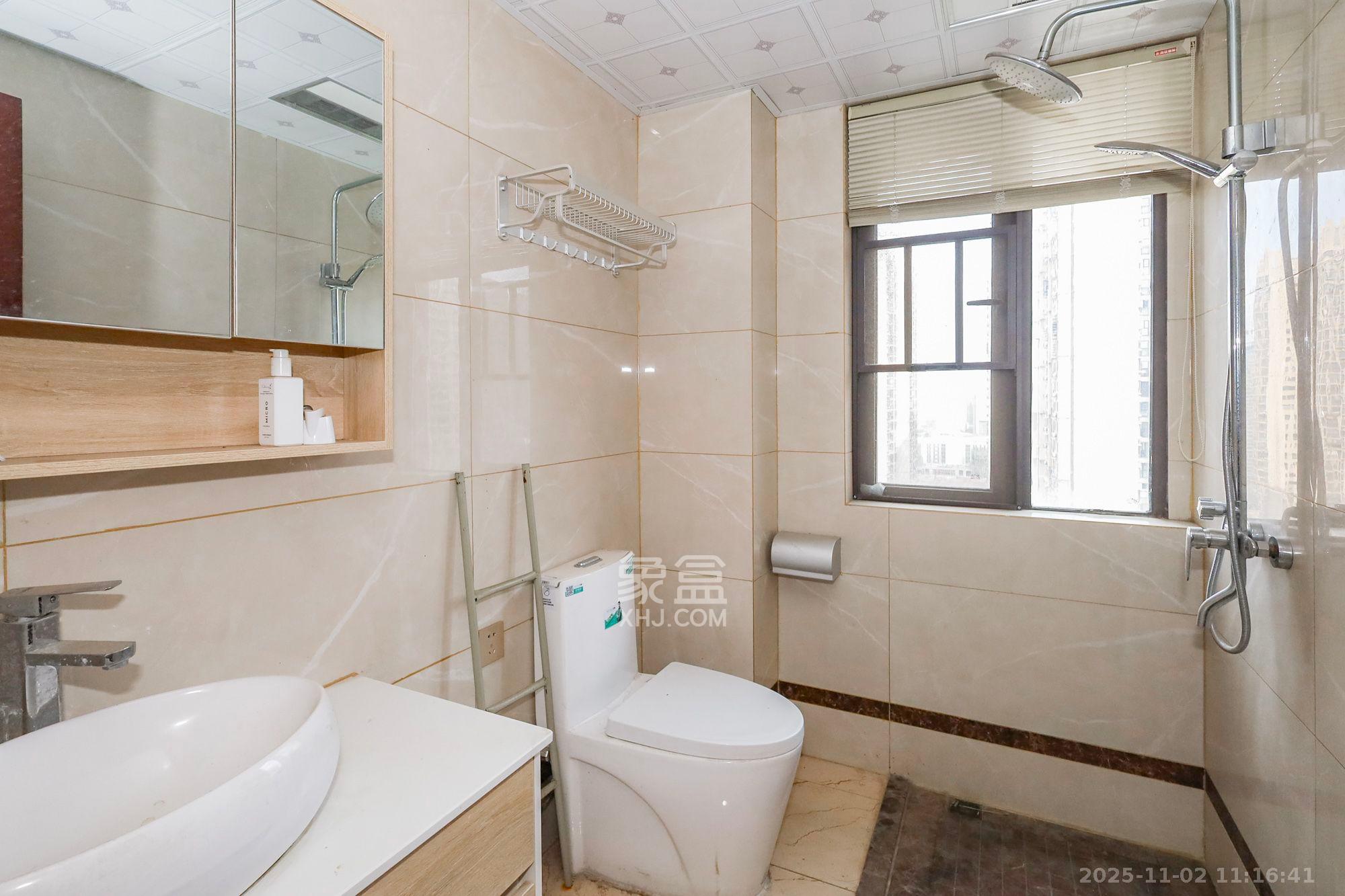 钰龙天下二期(钰龙佳园)  3室2厅2卫    2500.0元/月 钰龙天下二期(钰龙佳园)  3室2厅2卫    2500.0元/月室内图