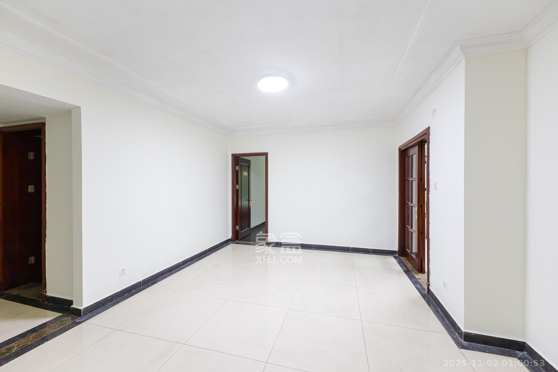 恒大名都 4室2厅4卫 170.8万 恒大名都 4室2厅4卫 170.8万客厅