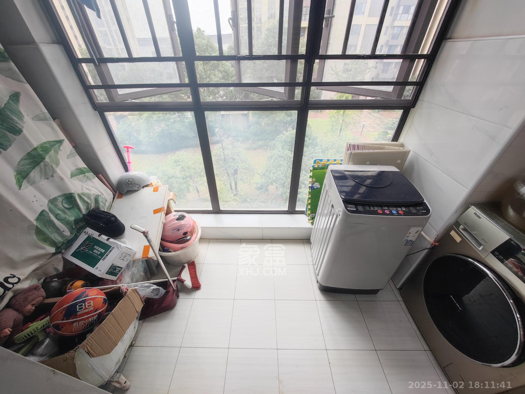 卓越蔚蓝城邦  3室1厅1卫    72.0万阳台