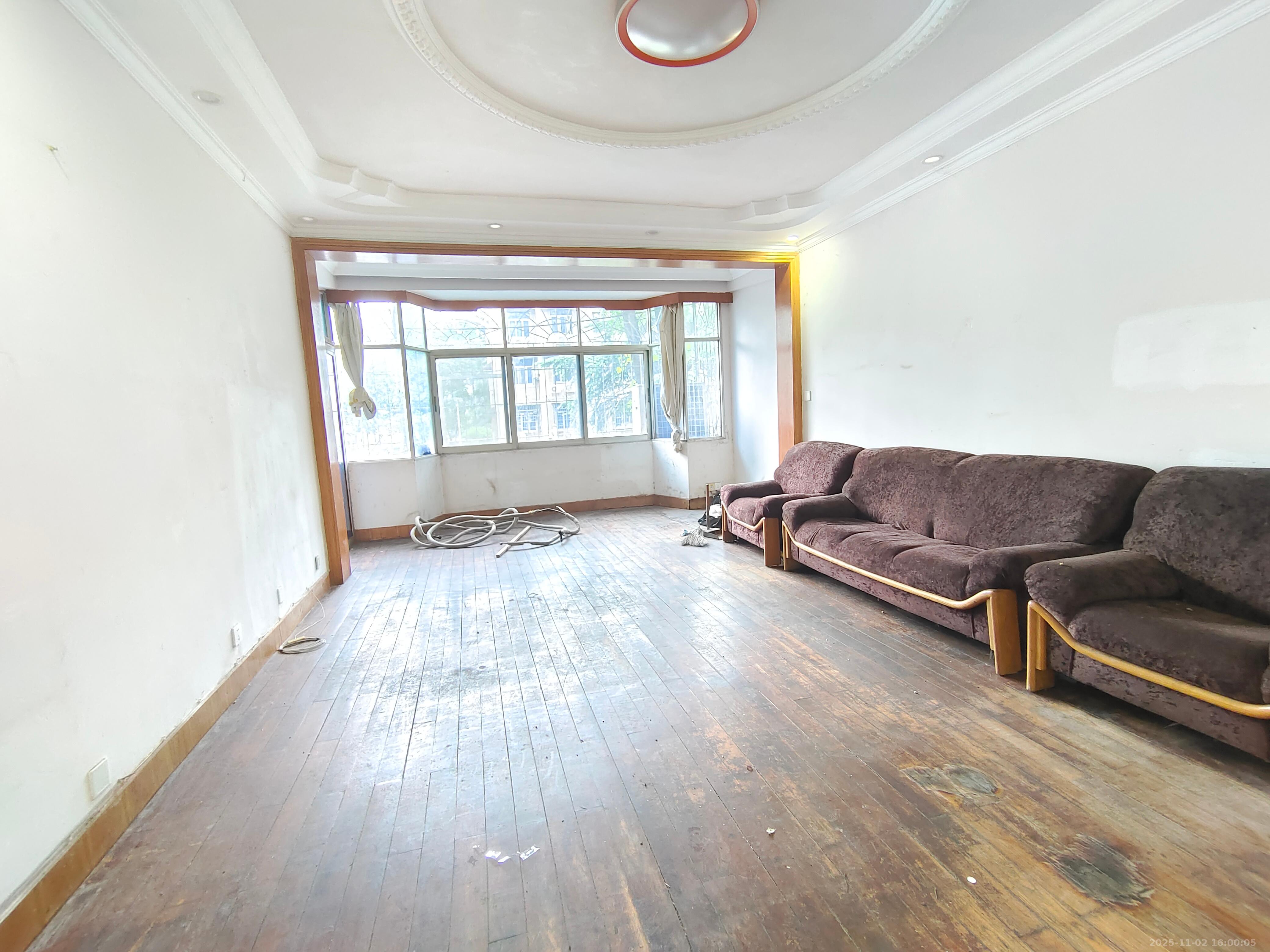 魏家坡机关小区 4室2厅1卫 2500.0元/月 魏家坡机关小区 4室2厅1卫 2500.0元/月室内图