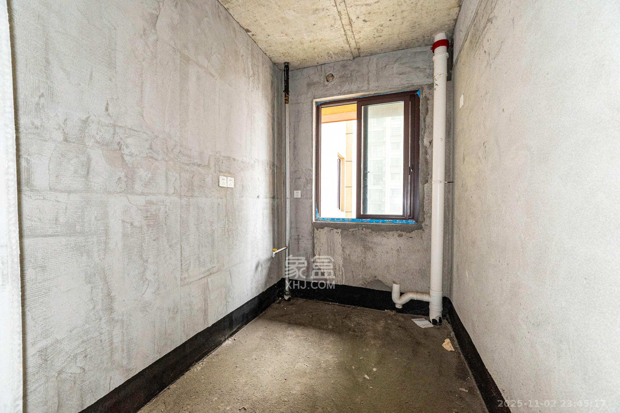 东方美地  4室2厅2卫    68.0万厨房