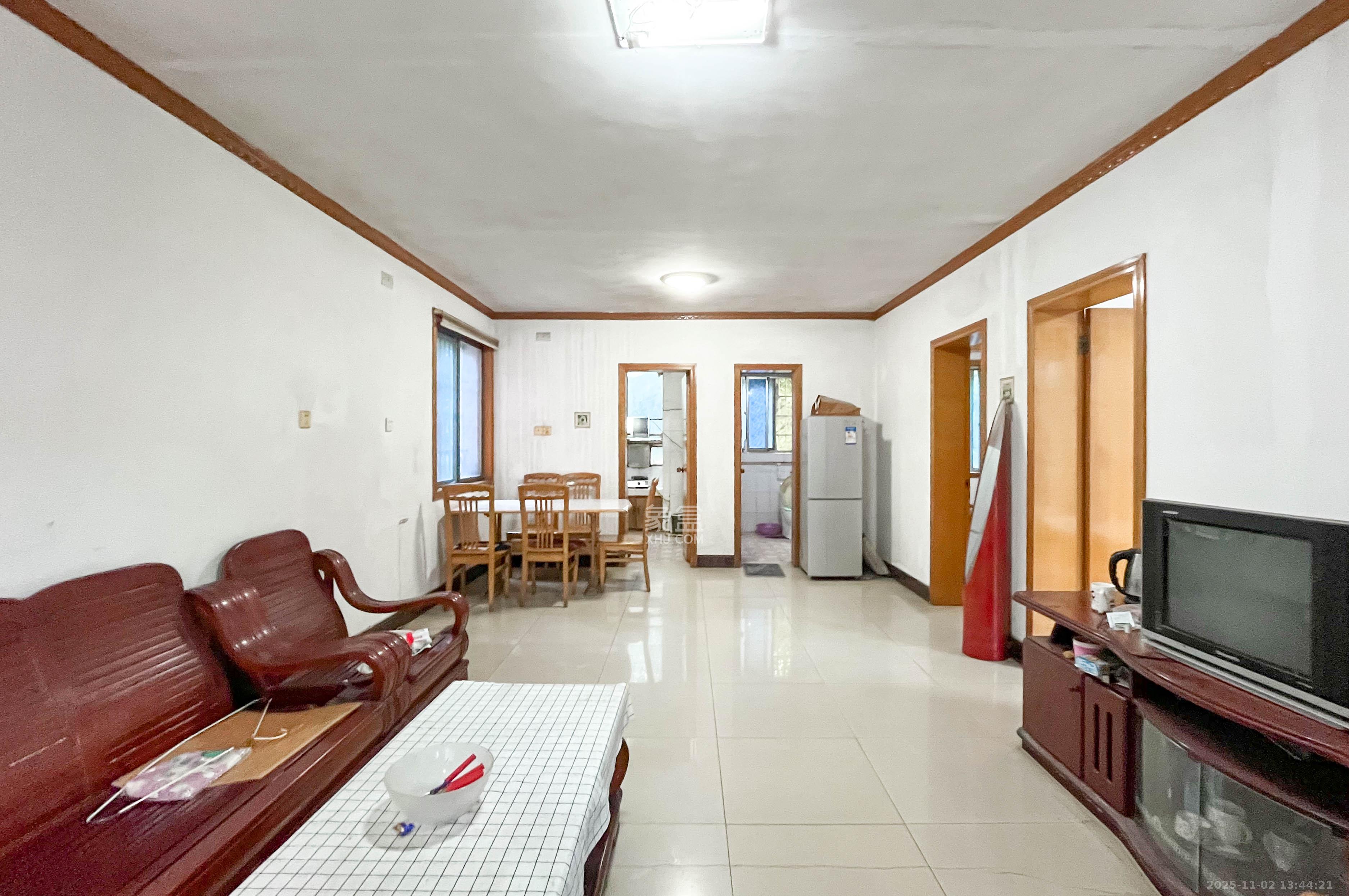 阳明山庄 2室2厅1卫 58.0万 阳明山庄 2室2厅1卫 58.0万客厅