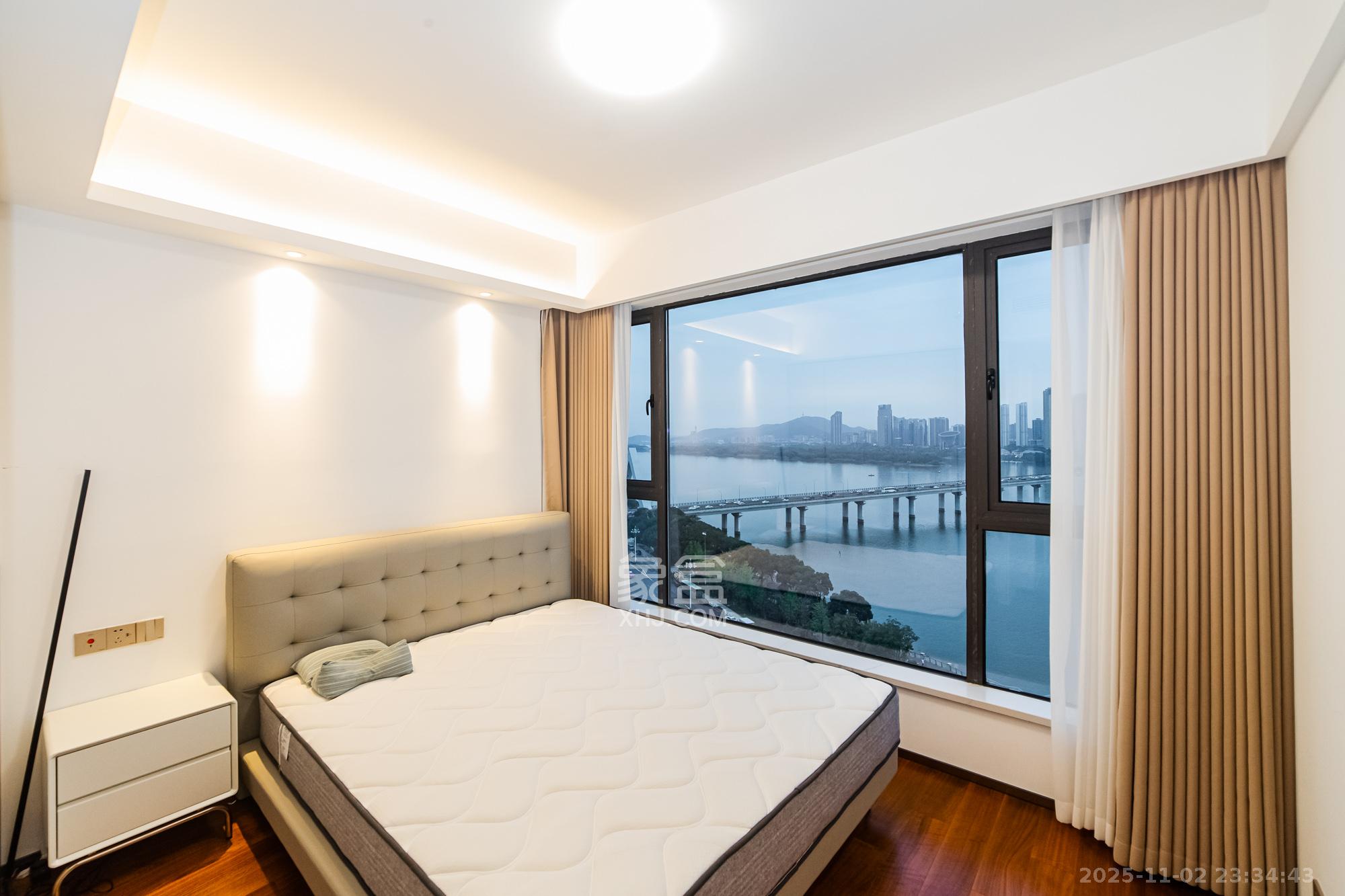 北辰瀚江府 3室2厅2卫 275.0万 北辰瀚江府 3室2厅2卫 275.0万卧室