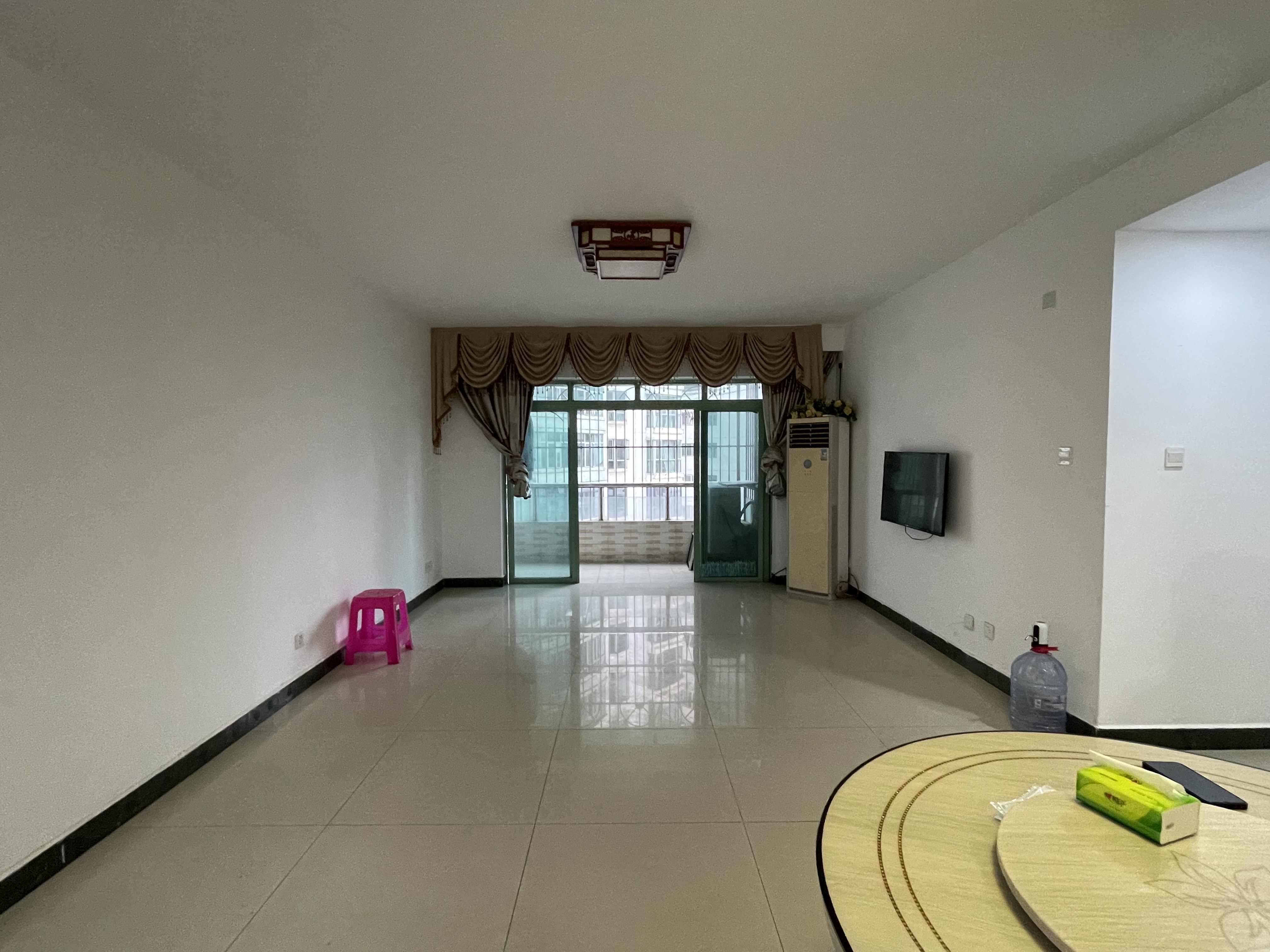 置地花园 4室2厅2卫 3300.0元/月 置地花园 4室2厅2卫 3300.0元/月室内图