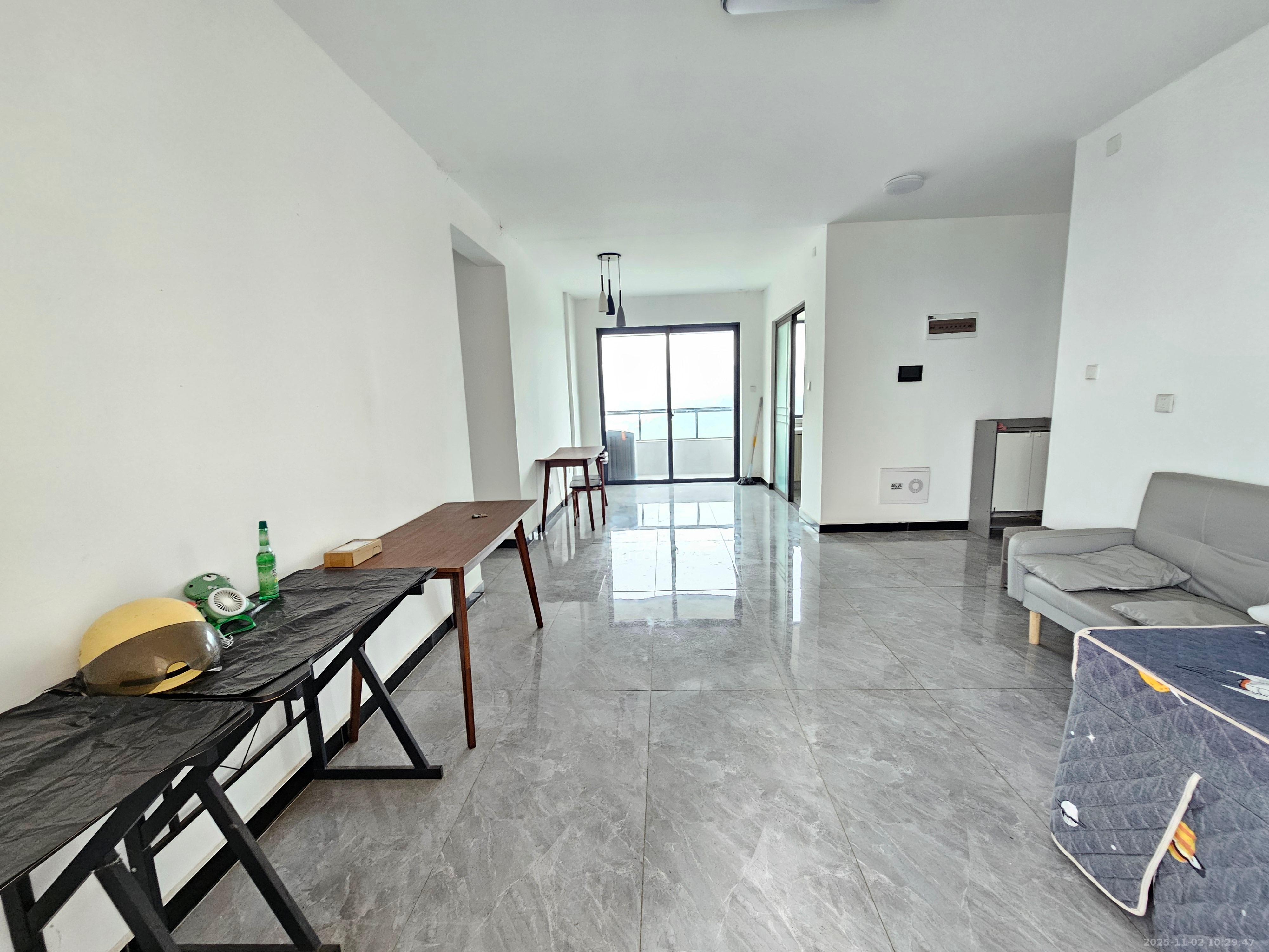 长房云公馆 3室2厅2卫 2300.0元/月 长房云公馆 3室2厅2卫 2300.0元/月室内图