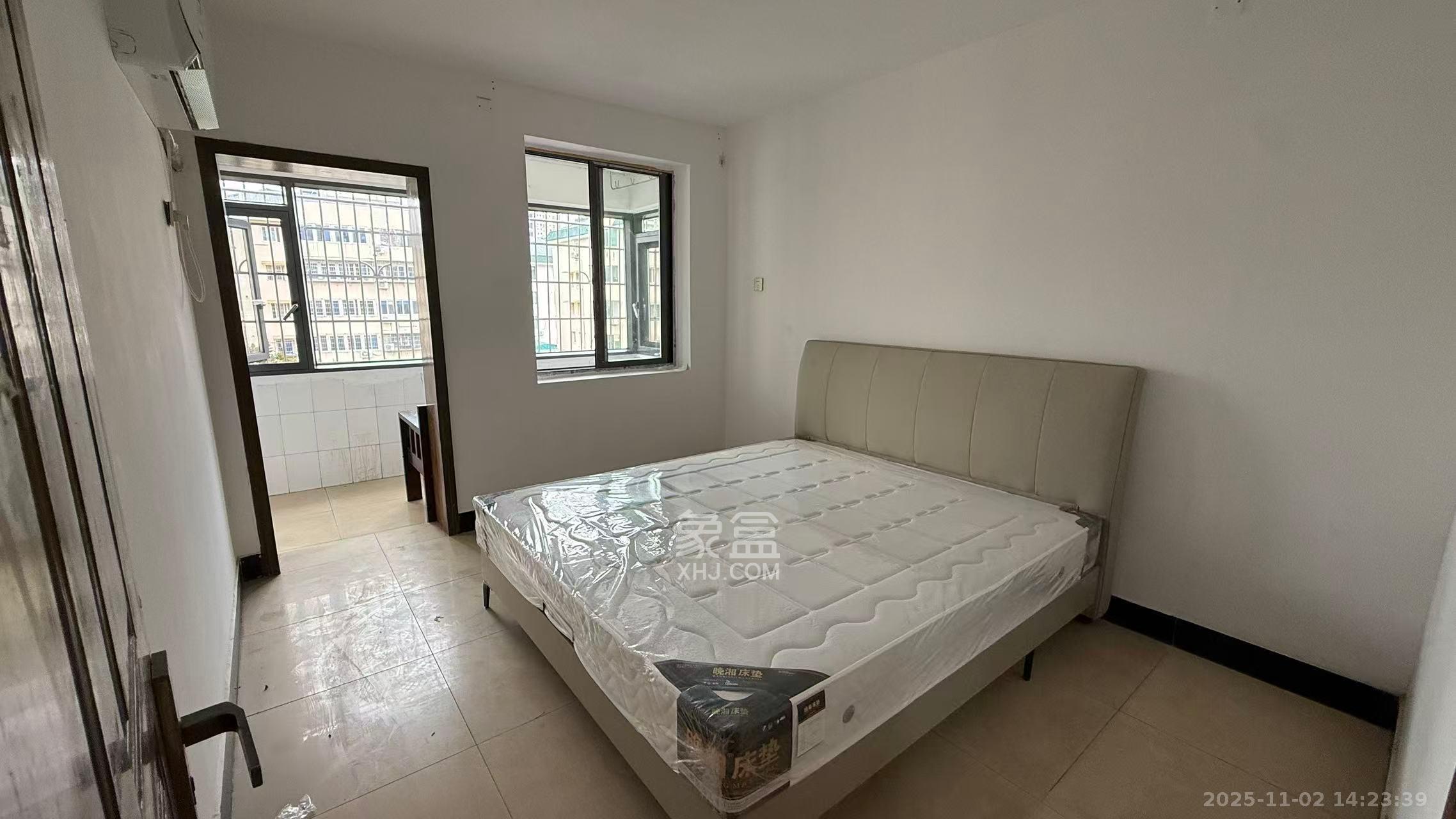 咸嘉花园  1室1厅1卫    2000.0元/月室内图