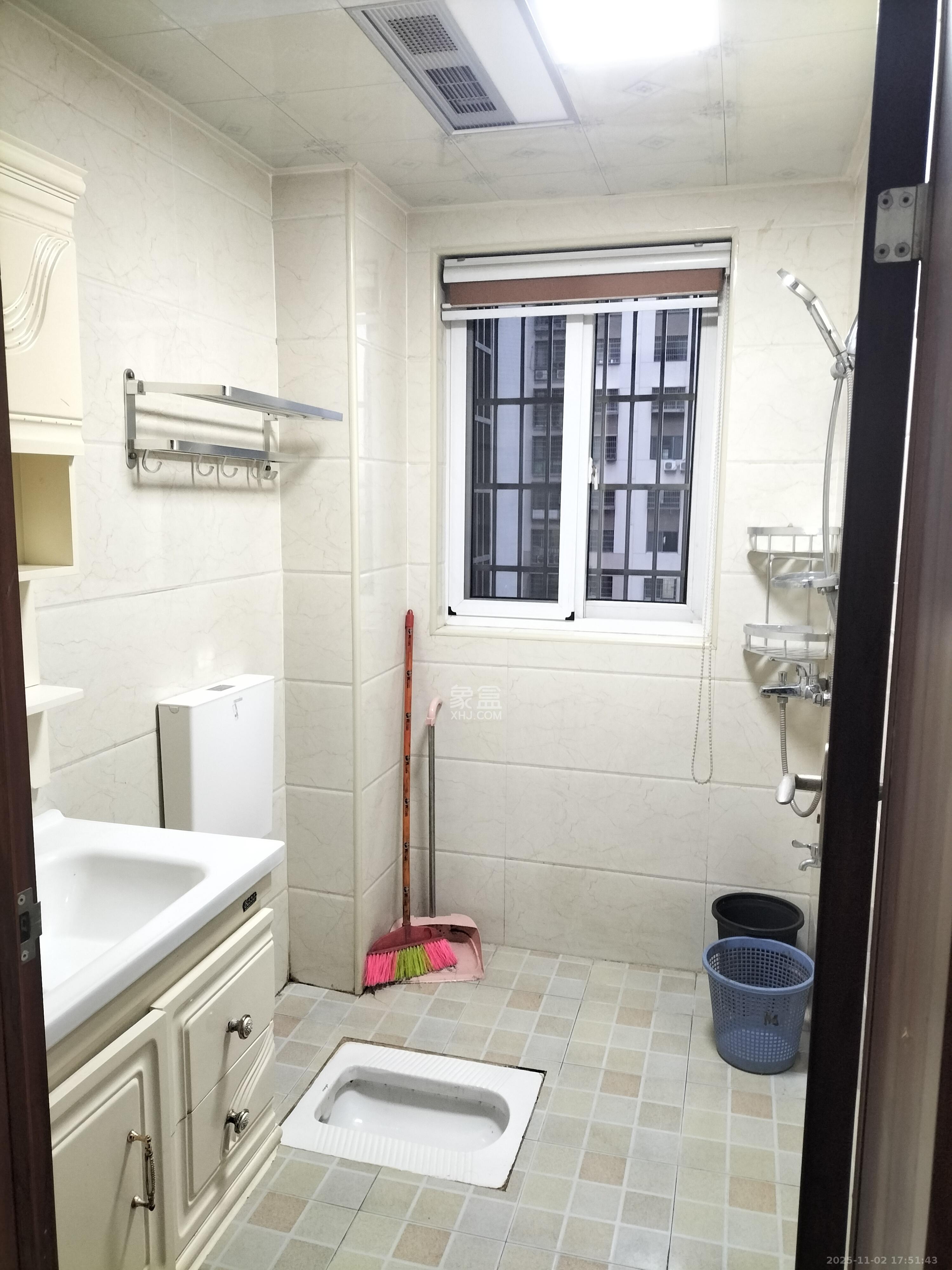 嘉顺苑 3室2厅1卫 2400.0元/月 嘉顺苑 3室2厅1卫 2400.0元/月室内图