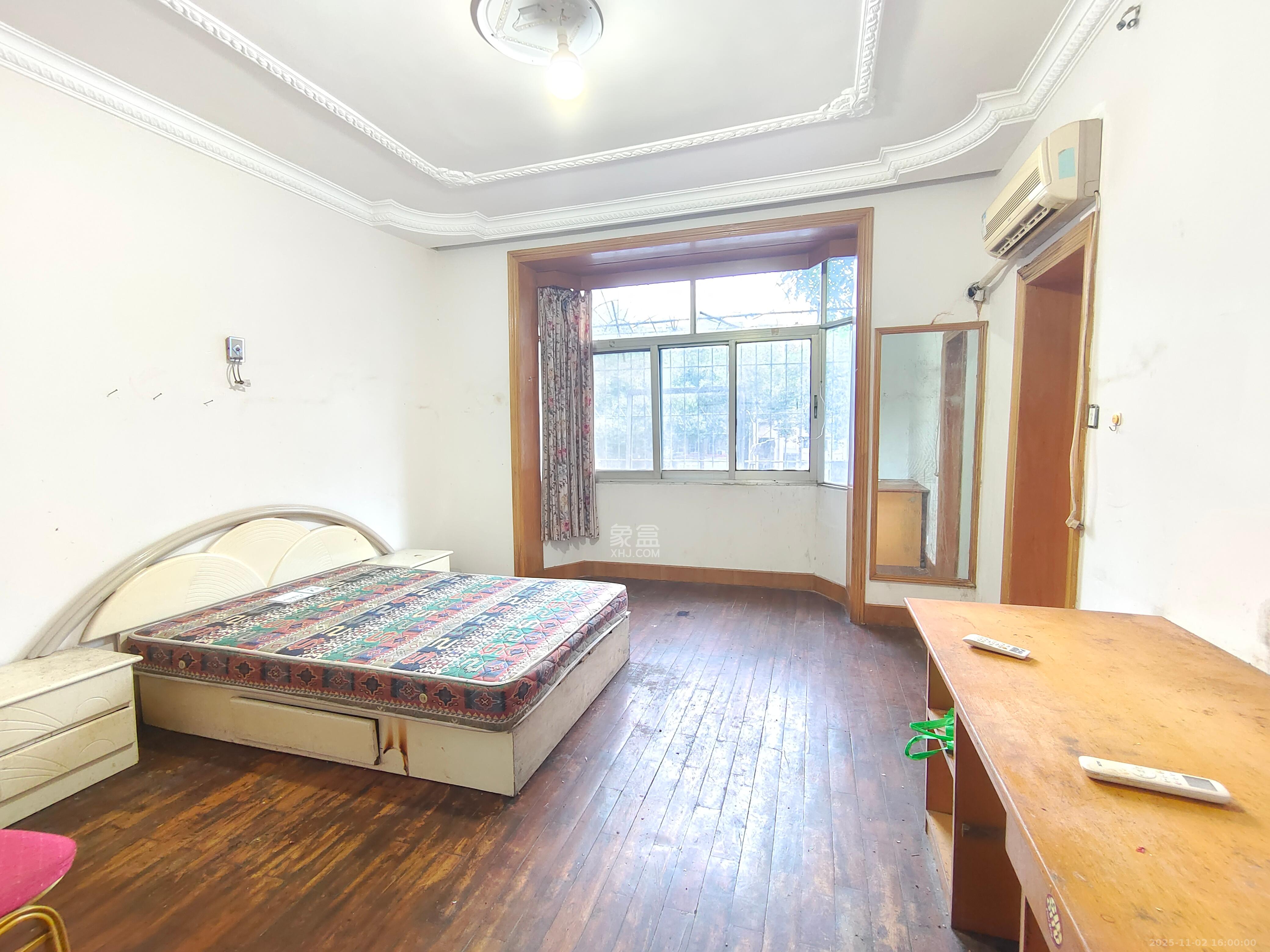 魏家坡机关小区  4室2厅1卫    2500.0元/月室内图