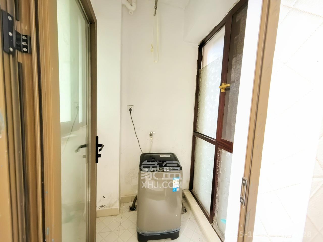 第六都（陆都小区）  2室2厅1卫    2300.0元/月室内图