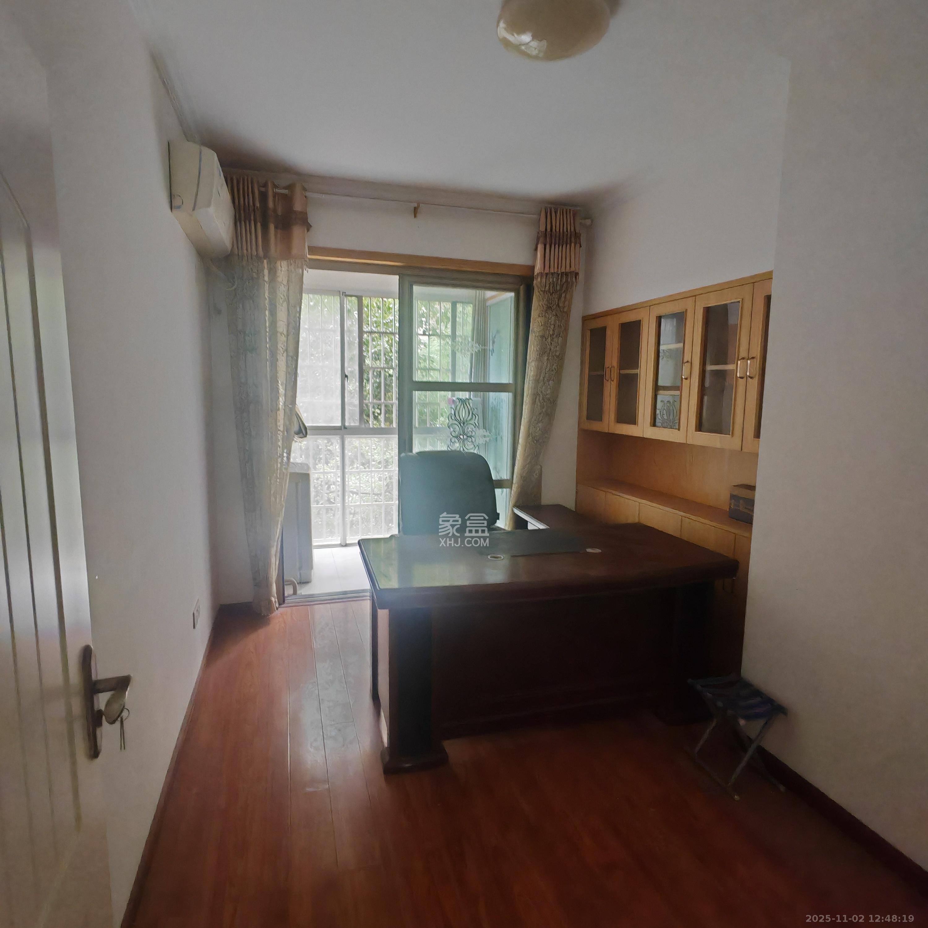 洋湖景园  3室2厅2卫    2500.0元/月室内图