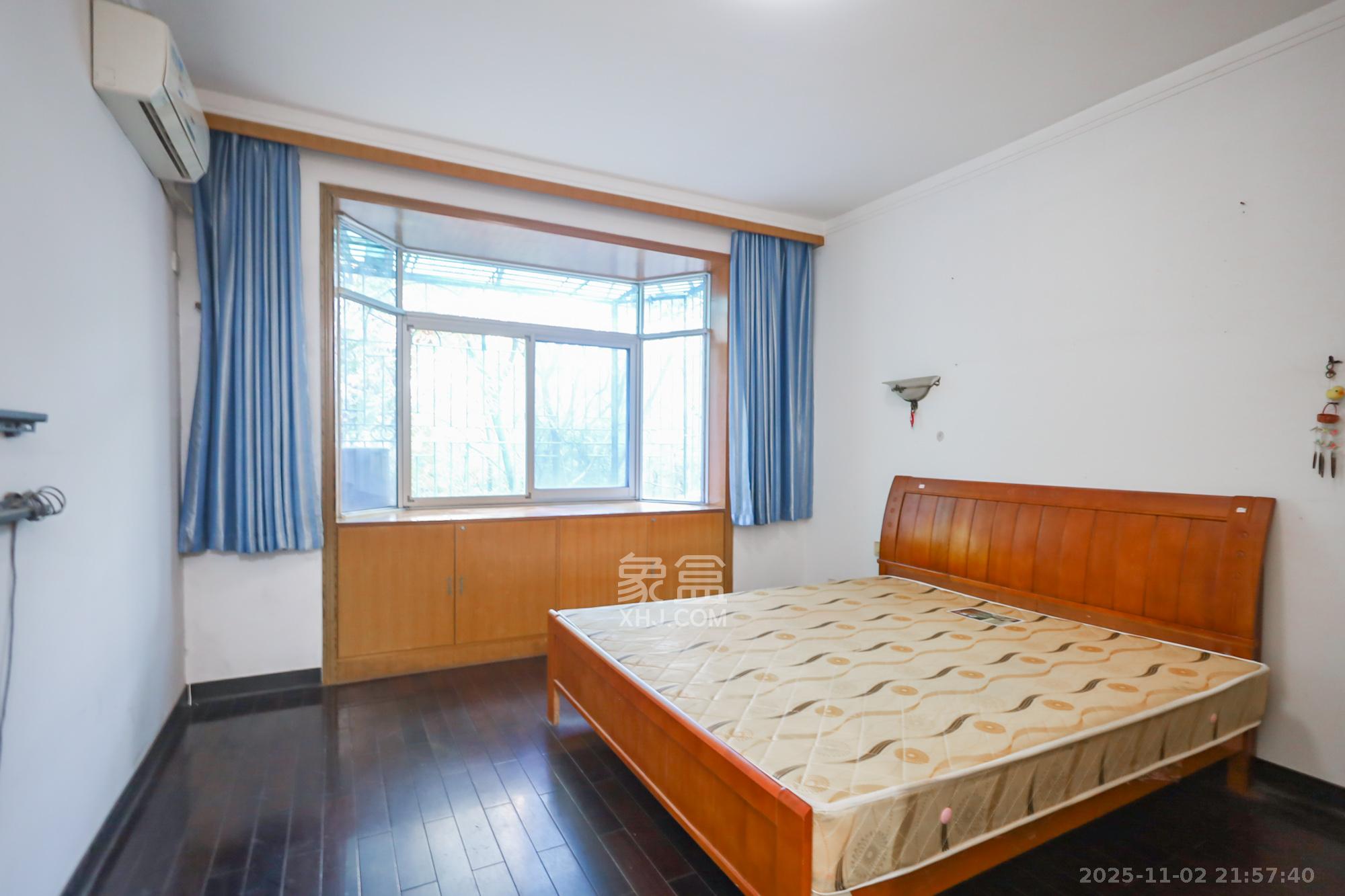 创远花园  4室2厅2卫    128.0万卧室