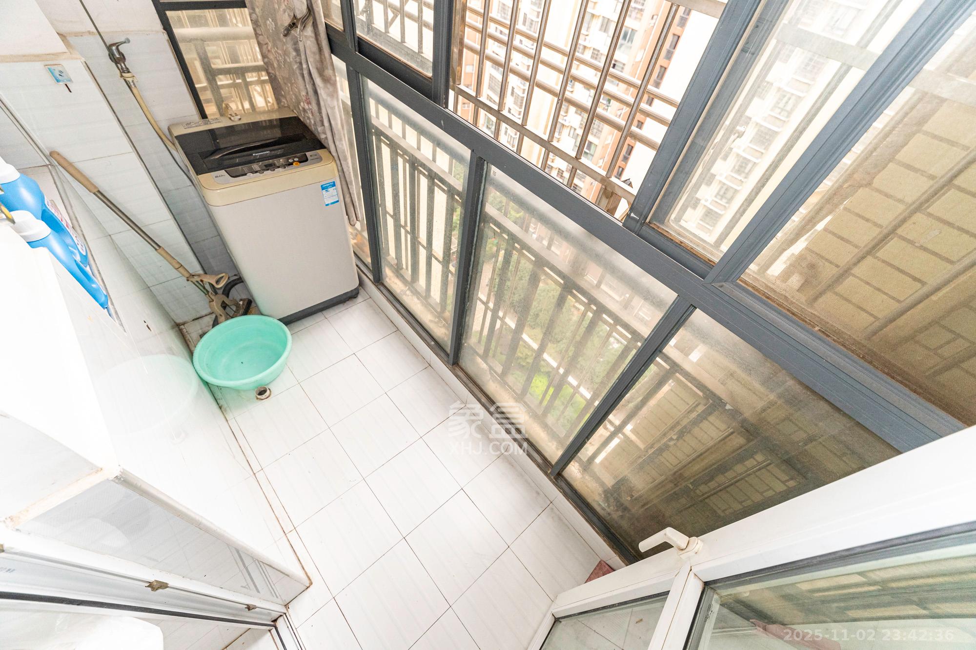 楚天世纪城东苑  1室2厅1卫    48.0万阳台